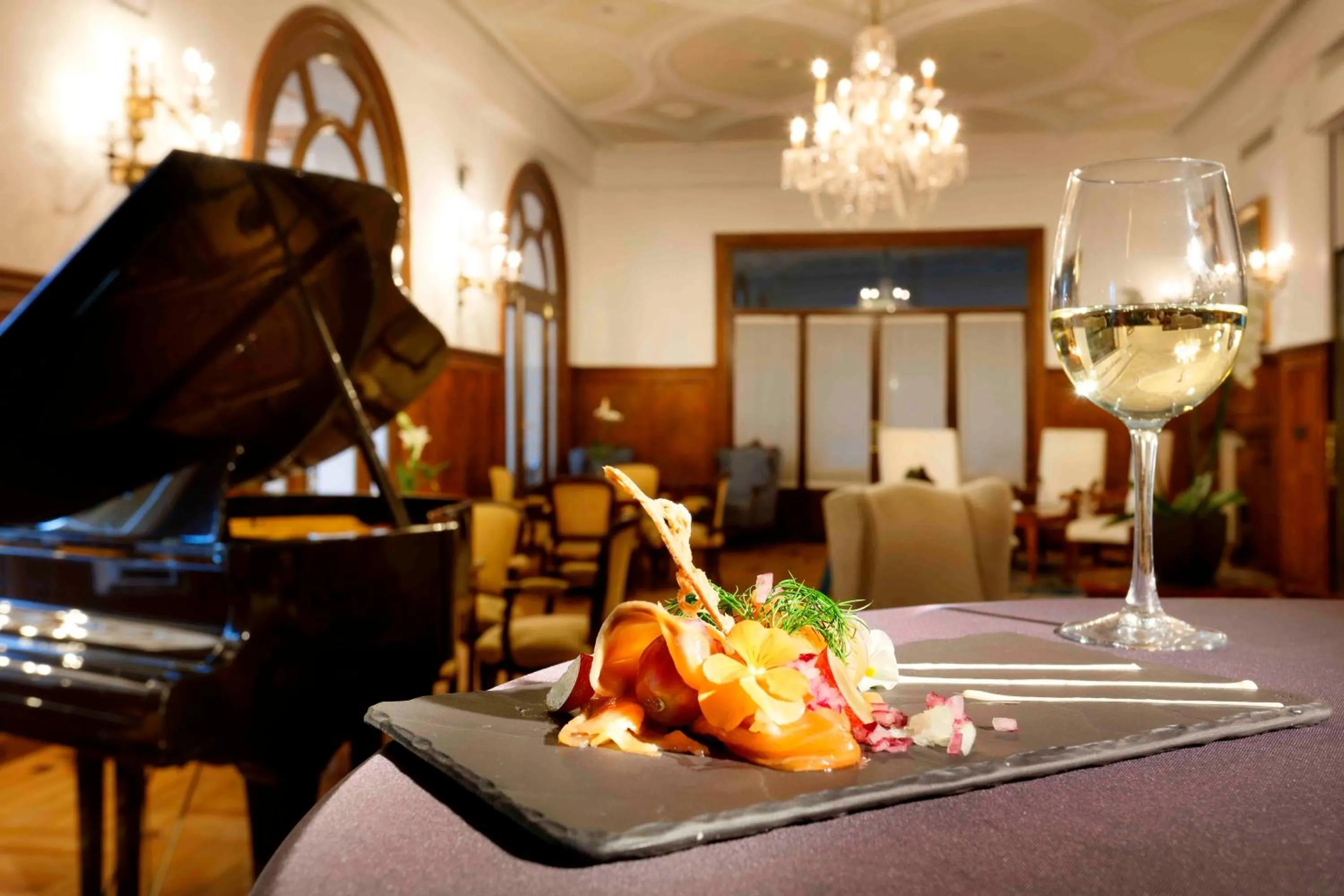 Restaurant/places to eat in Exe Victoria Palace