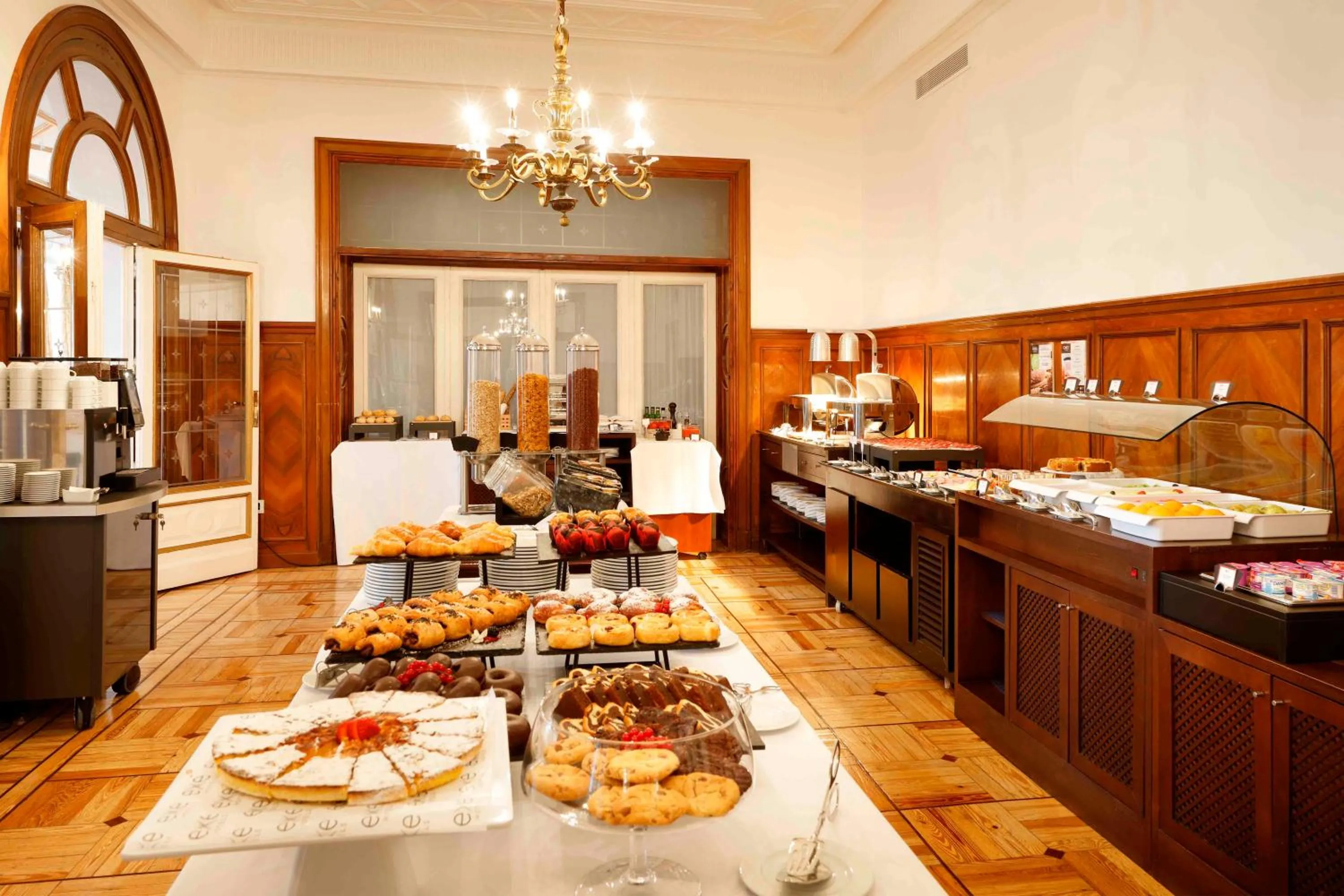 Lounge or bar in Exe Victoria Palace