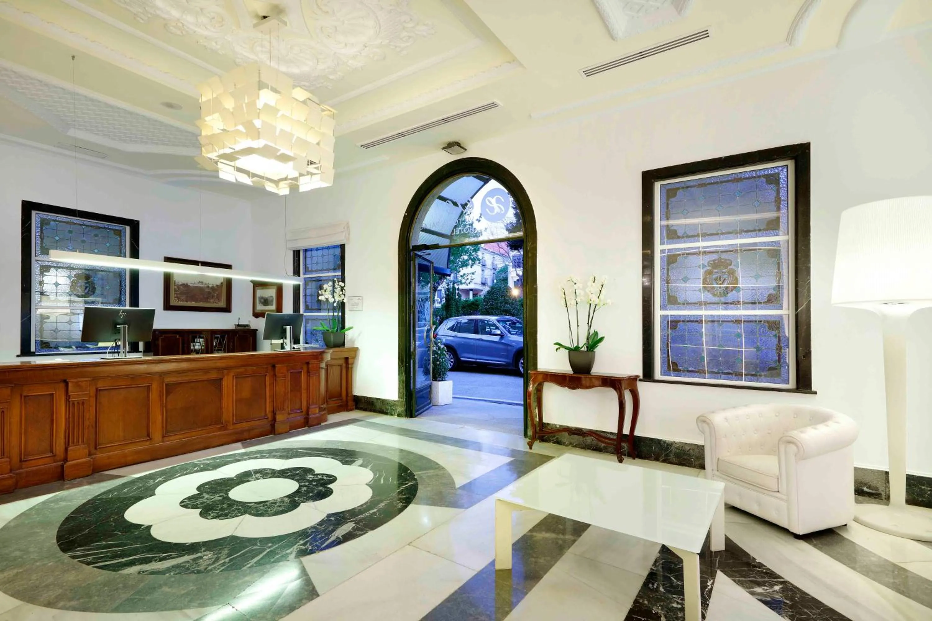 Lobby or reception, Bed in Exe Victoria Palace