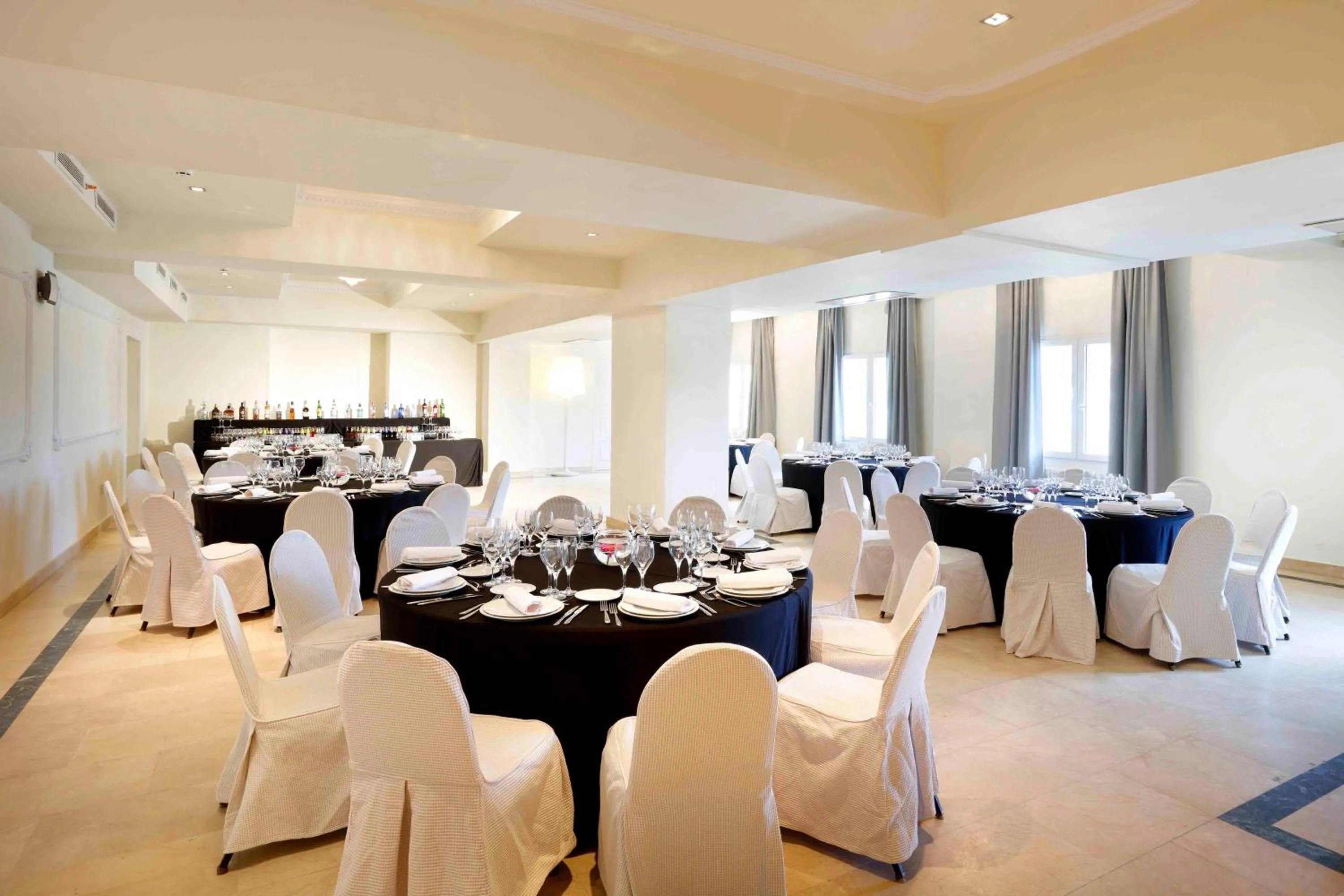 Restaurant/places to eat in Exe Victoria Palace