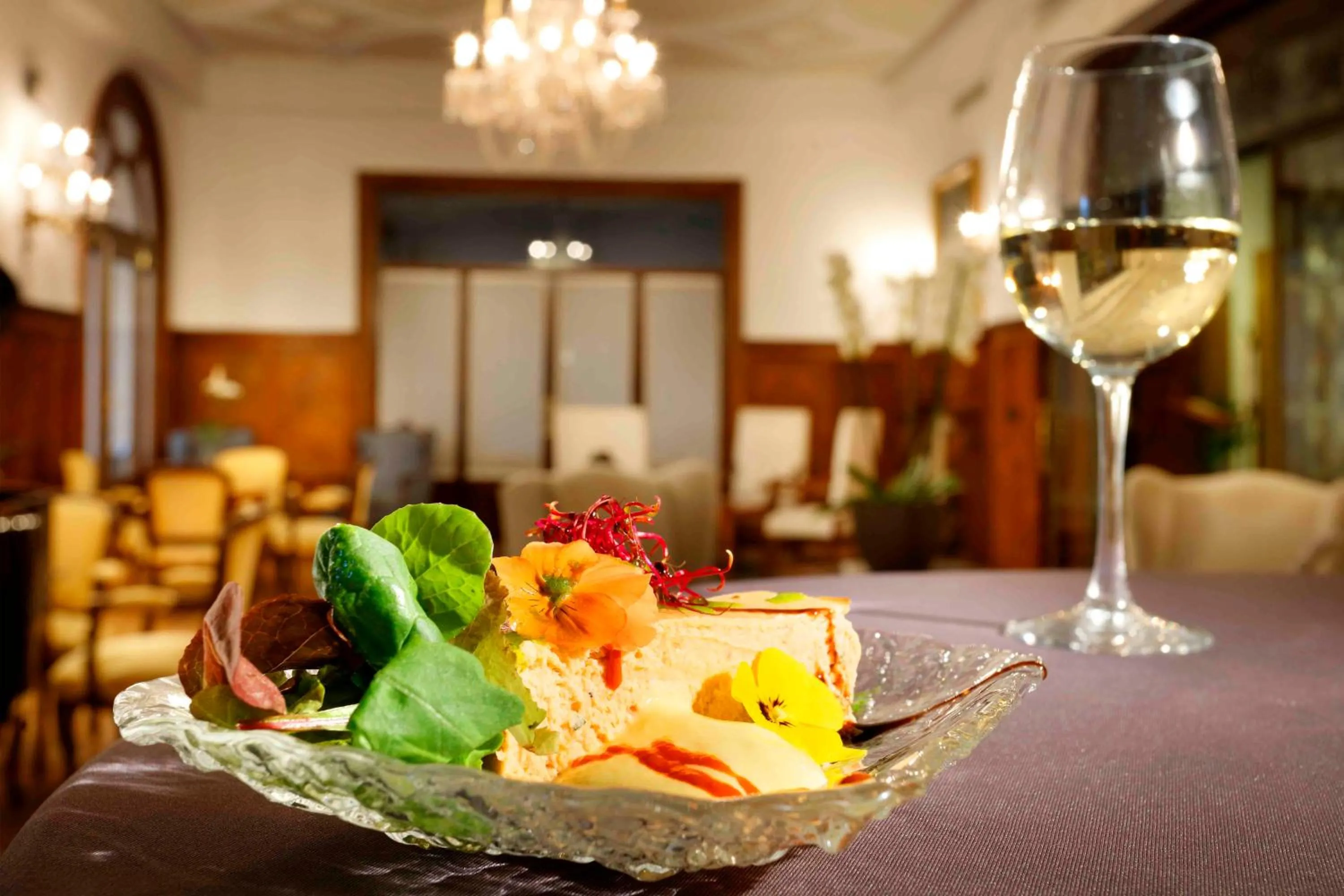 Restaurant/places to eat in Exe Victoria Palace