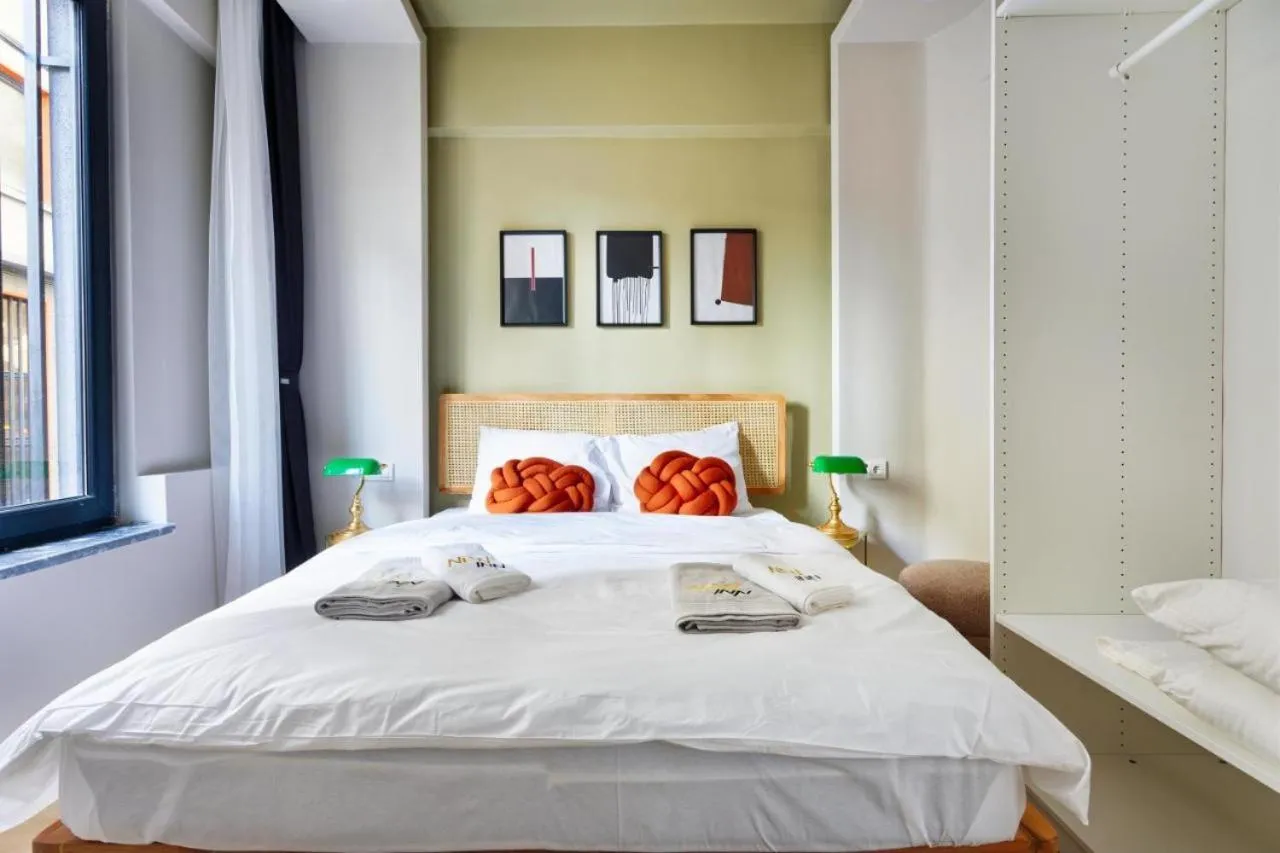 Bed in by Abraham Galata