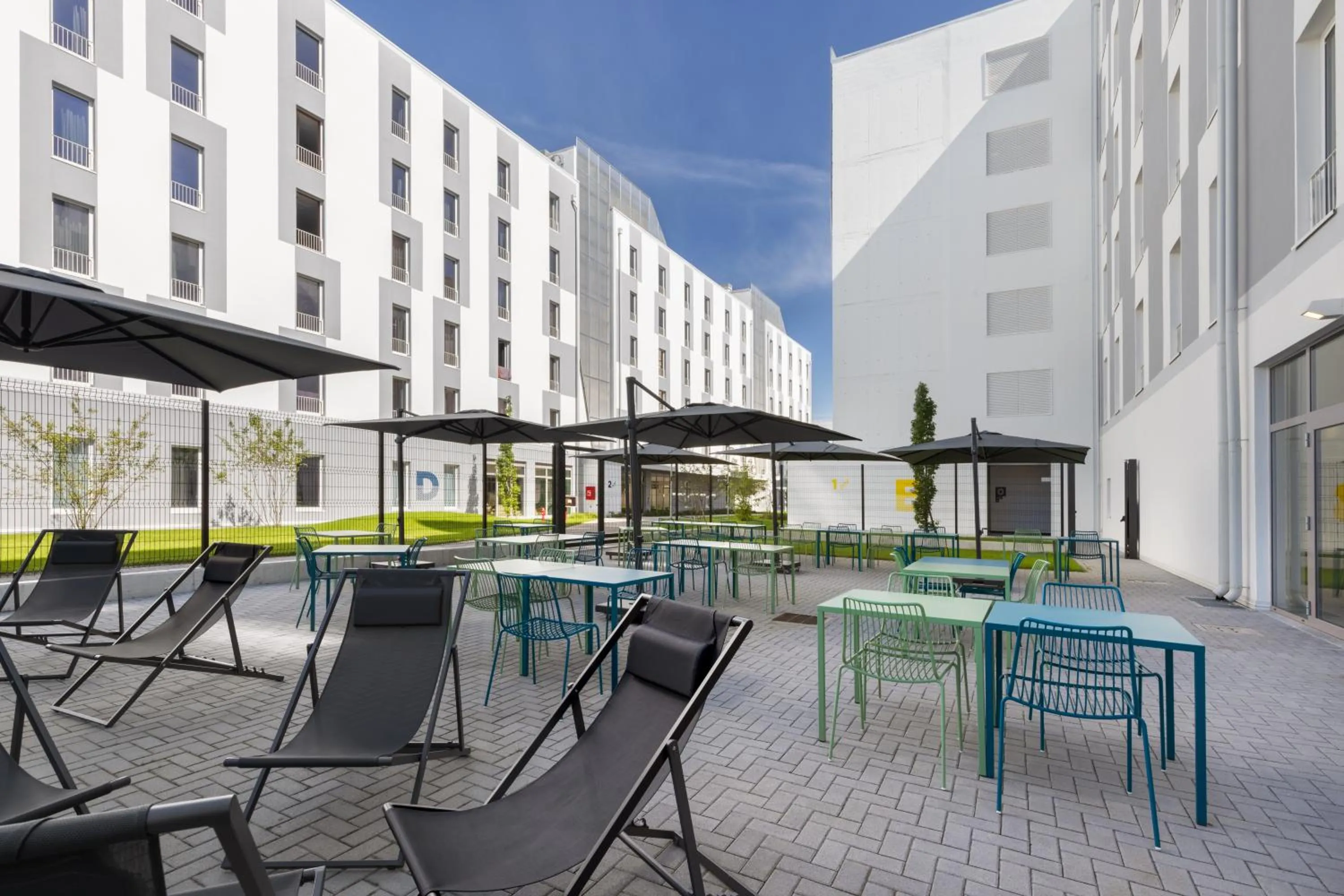 Restaurant/places to eat in CX Milan NoM