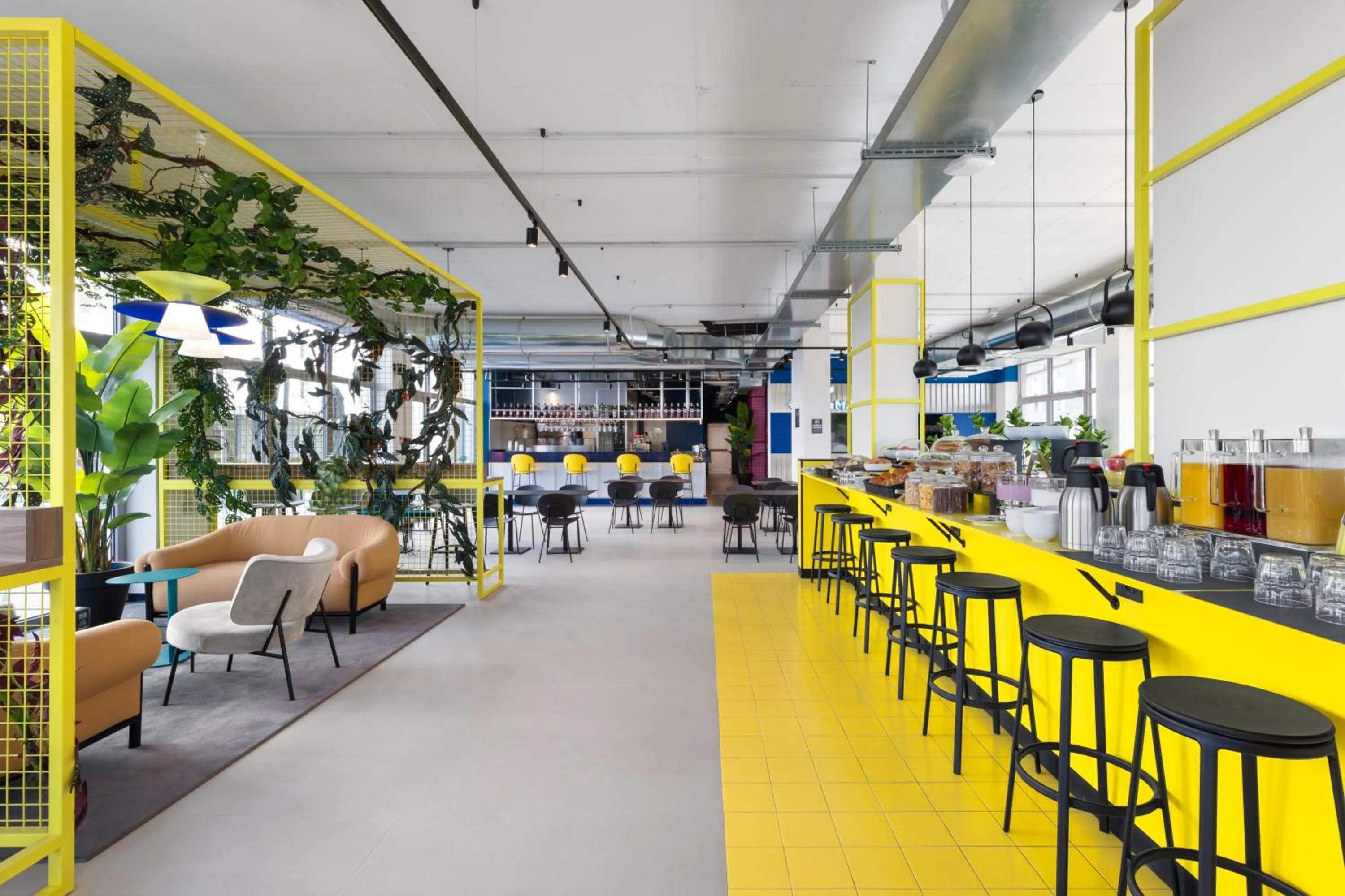 Restaurant/places to eat in CX Milan NoM