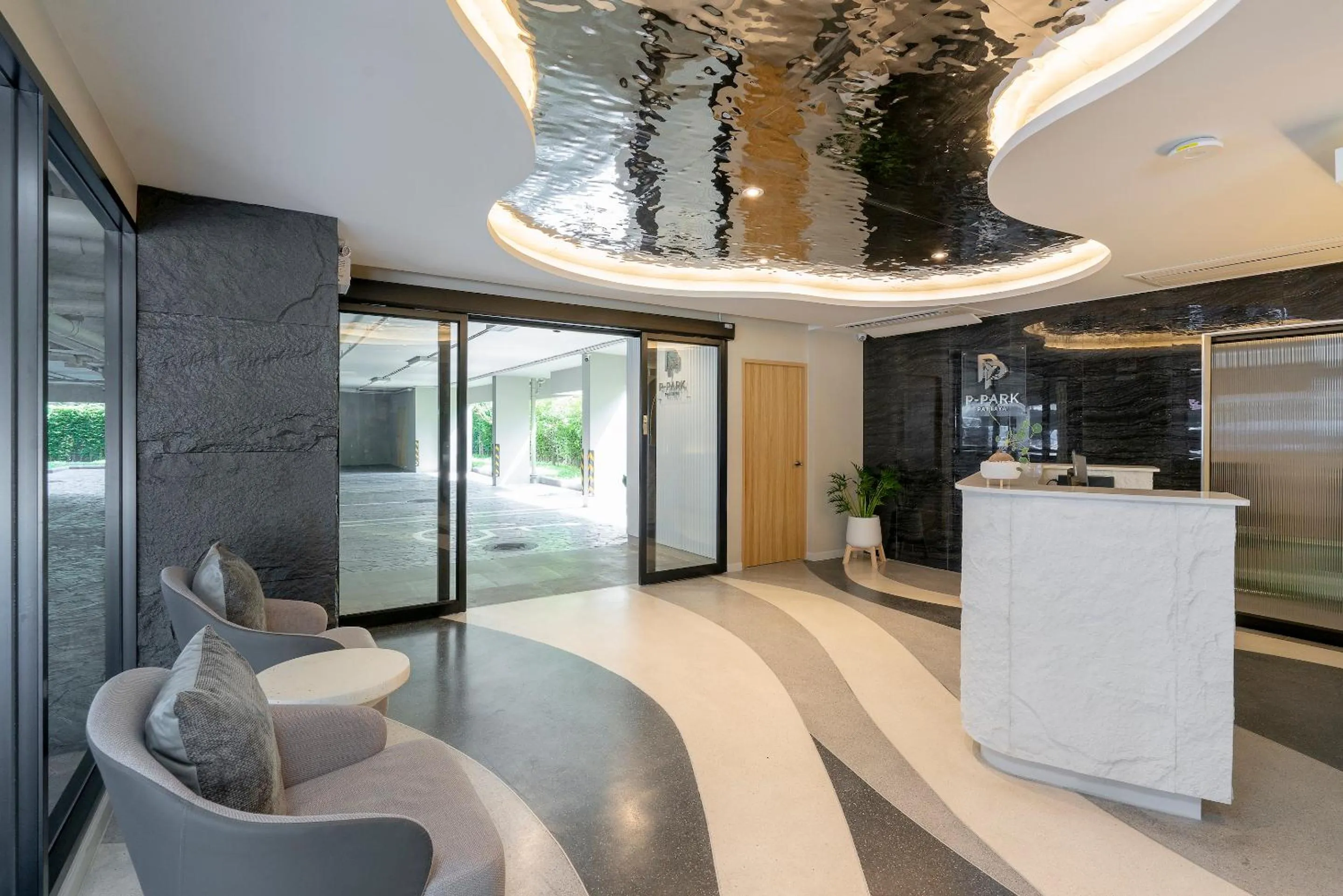 Lobby or reception in P-Park Hotel Pattaya