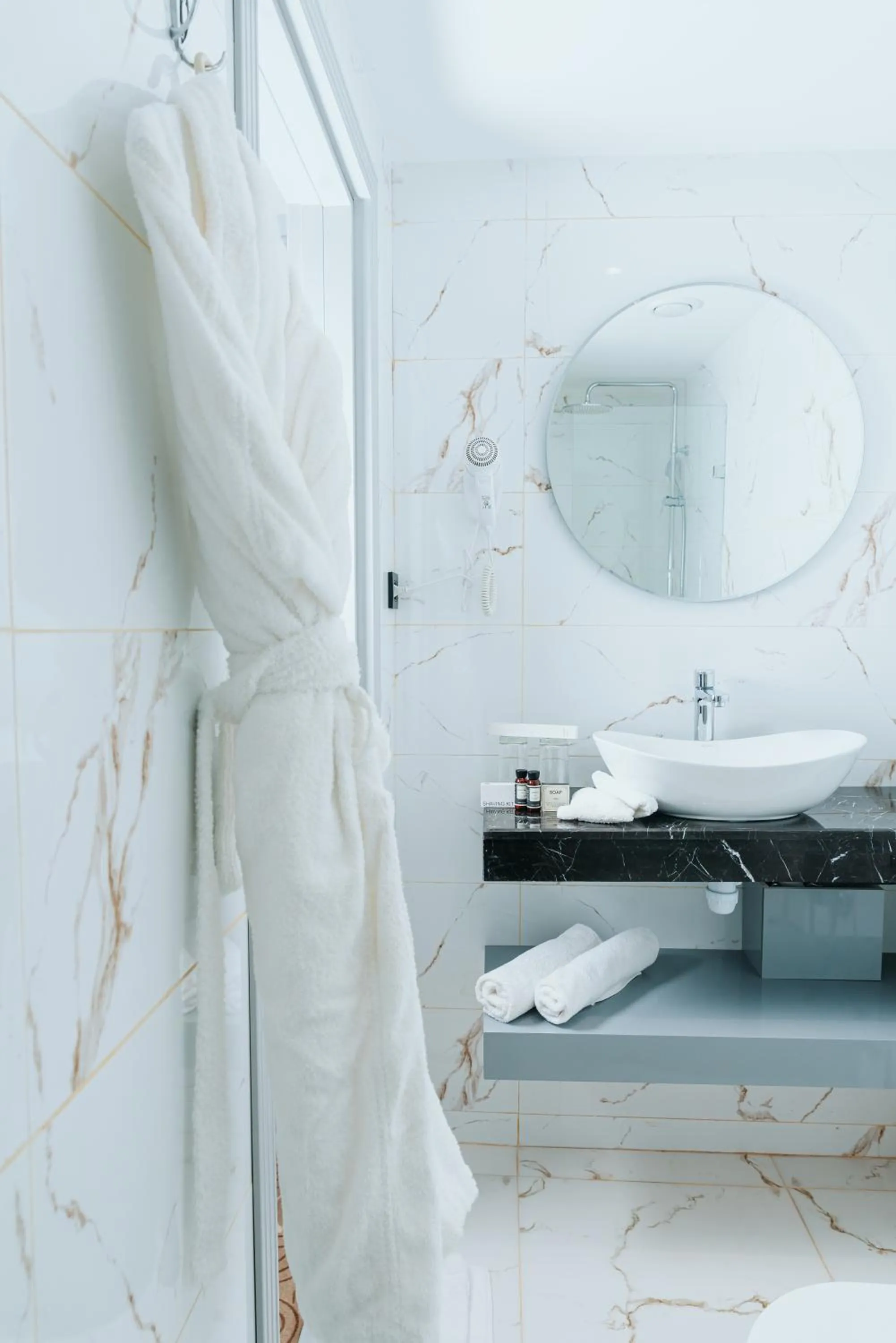 Shower in CONGRESS Hotel