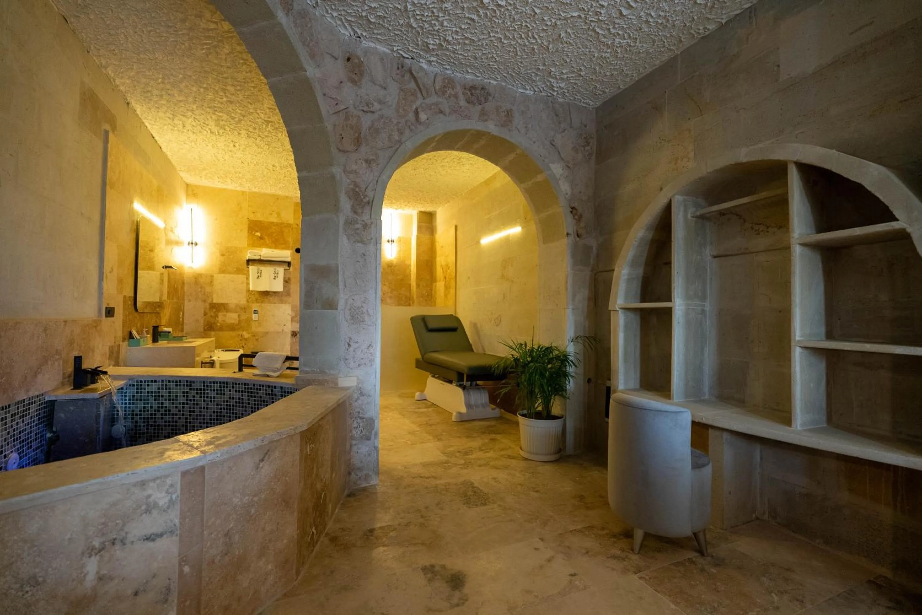 Hot Tub in Be Still Alexa Smart Luxury Escape Adults Only