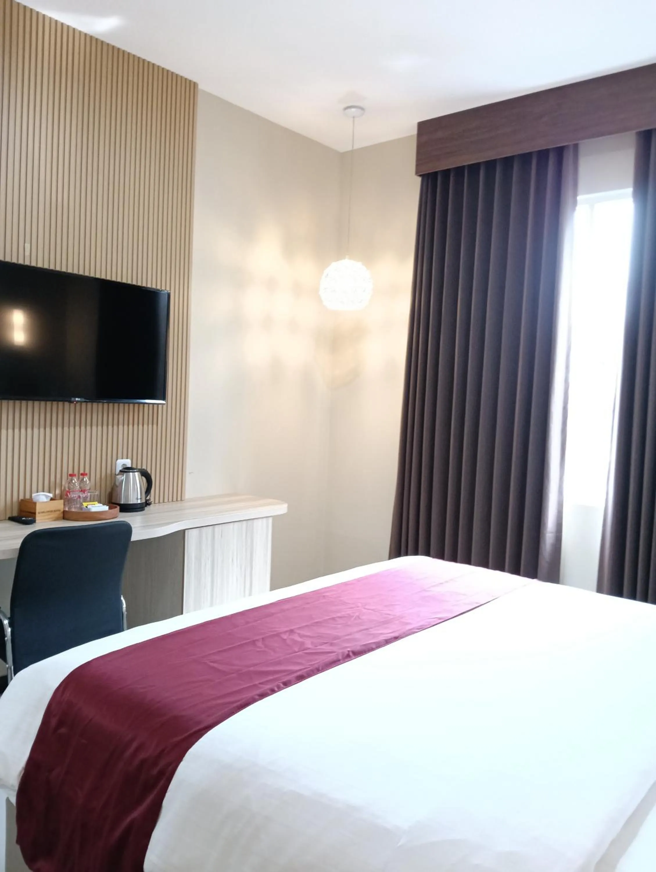 Bedroom, Bed in Sunflower Hotel Syariah near Juanda Airport