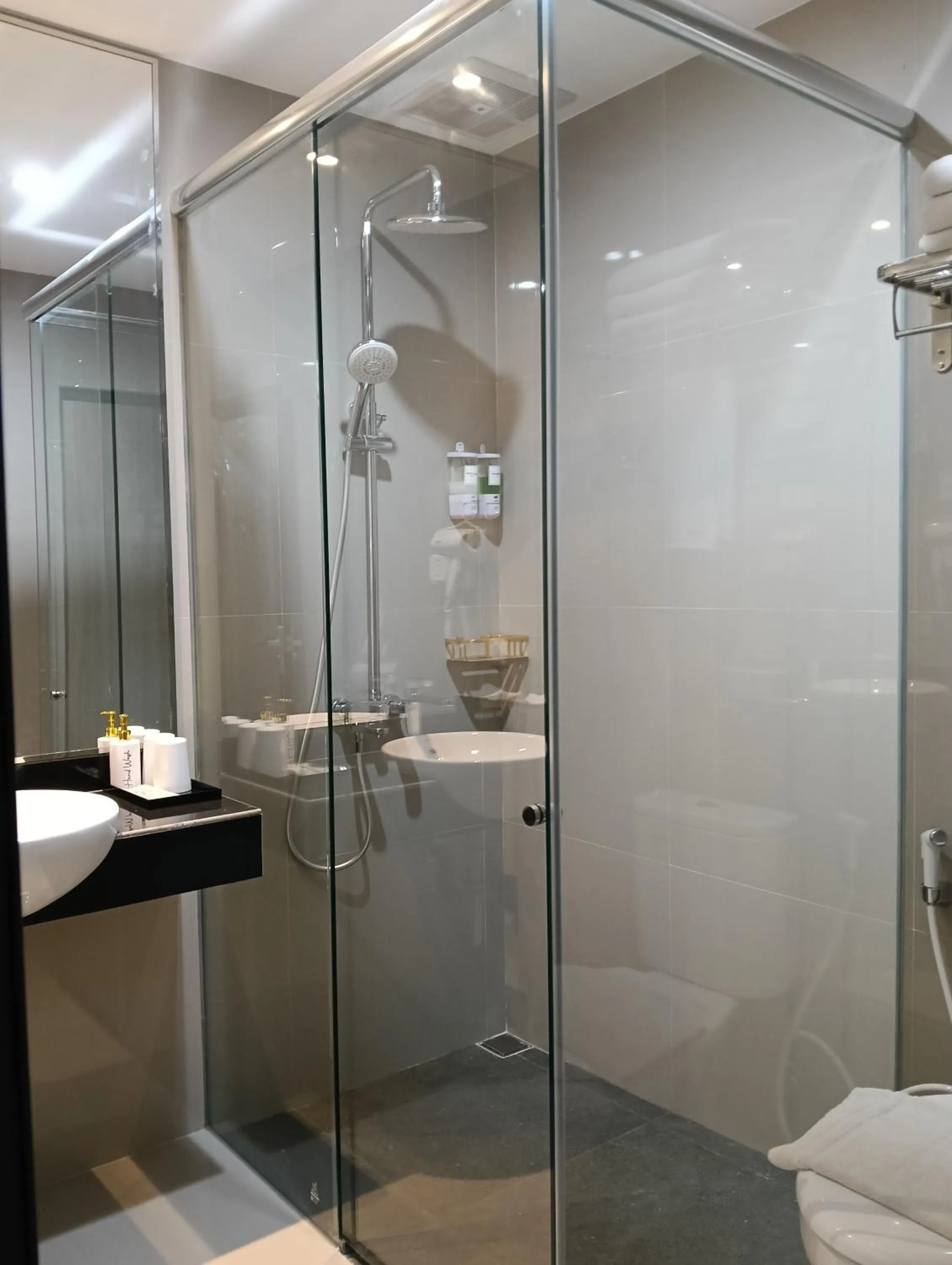 Sunflower Hotel Syariah near Juanda Airport