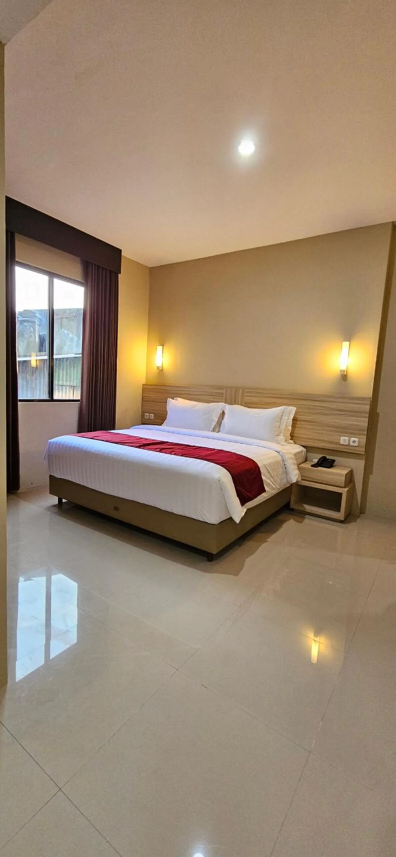 Bed in Sunflower Hotel Syariah near Juanda Airport