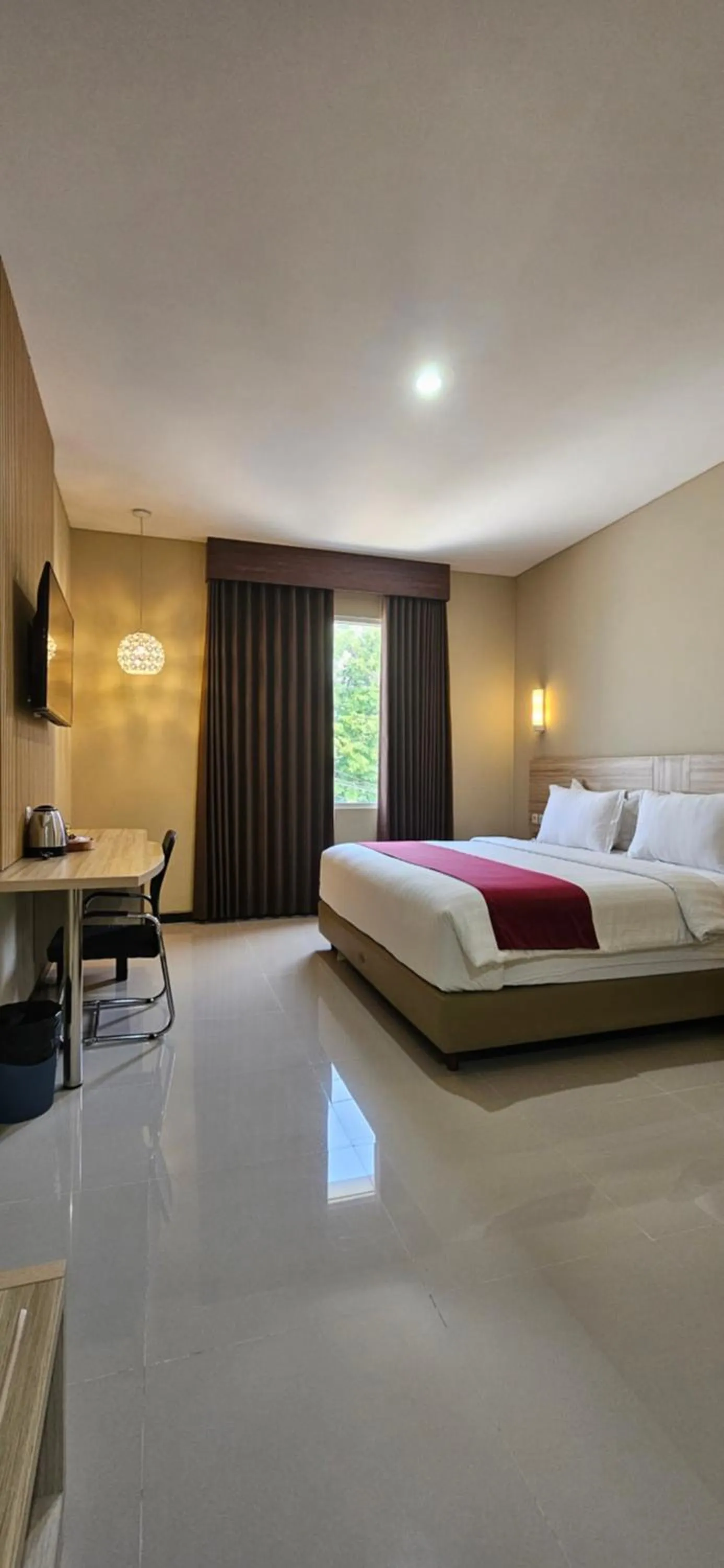 Bed in Sunflower Hotel Syariah near Juanda Airport