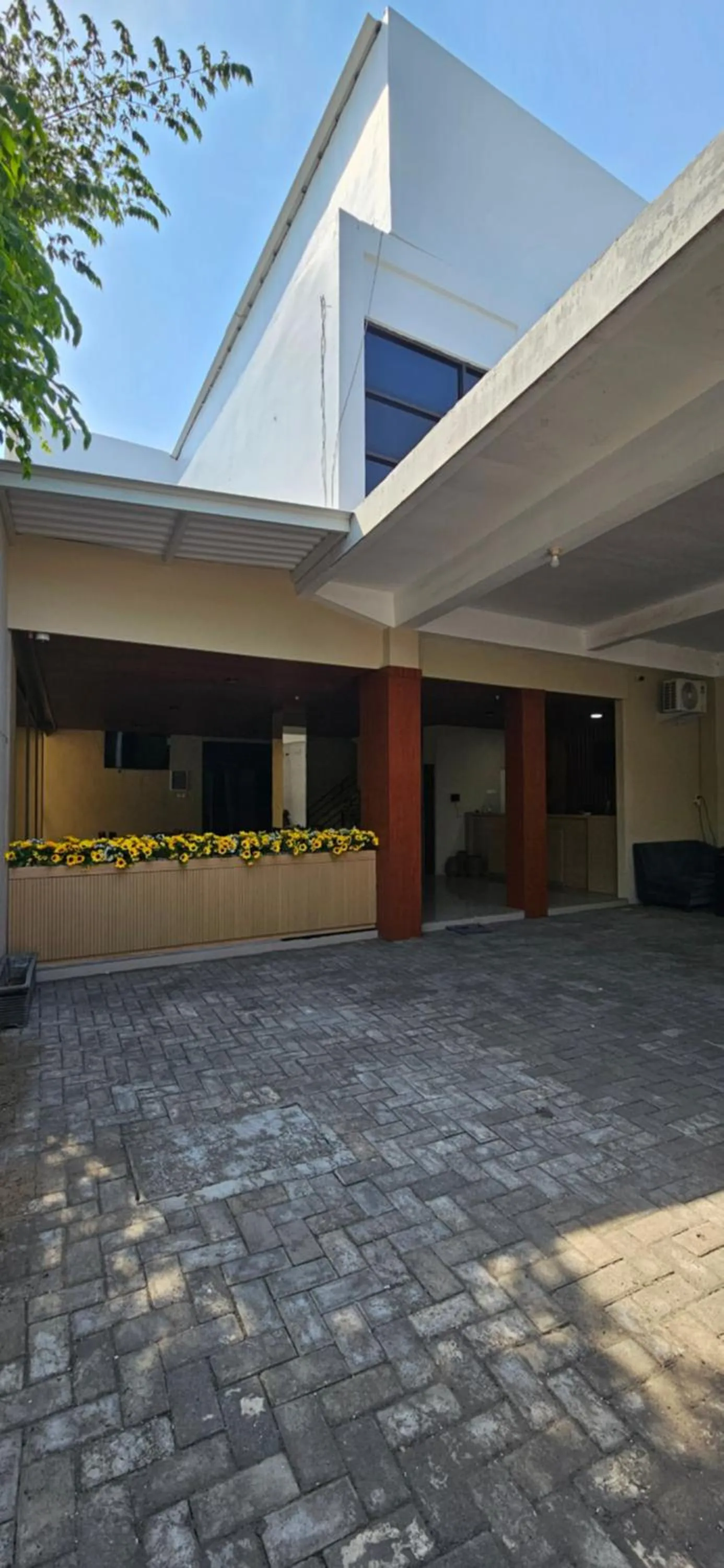 Facade/entrance in Sunflower Hotel Syariah near Juanda Airport