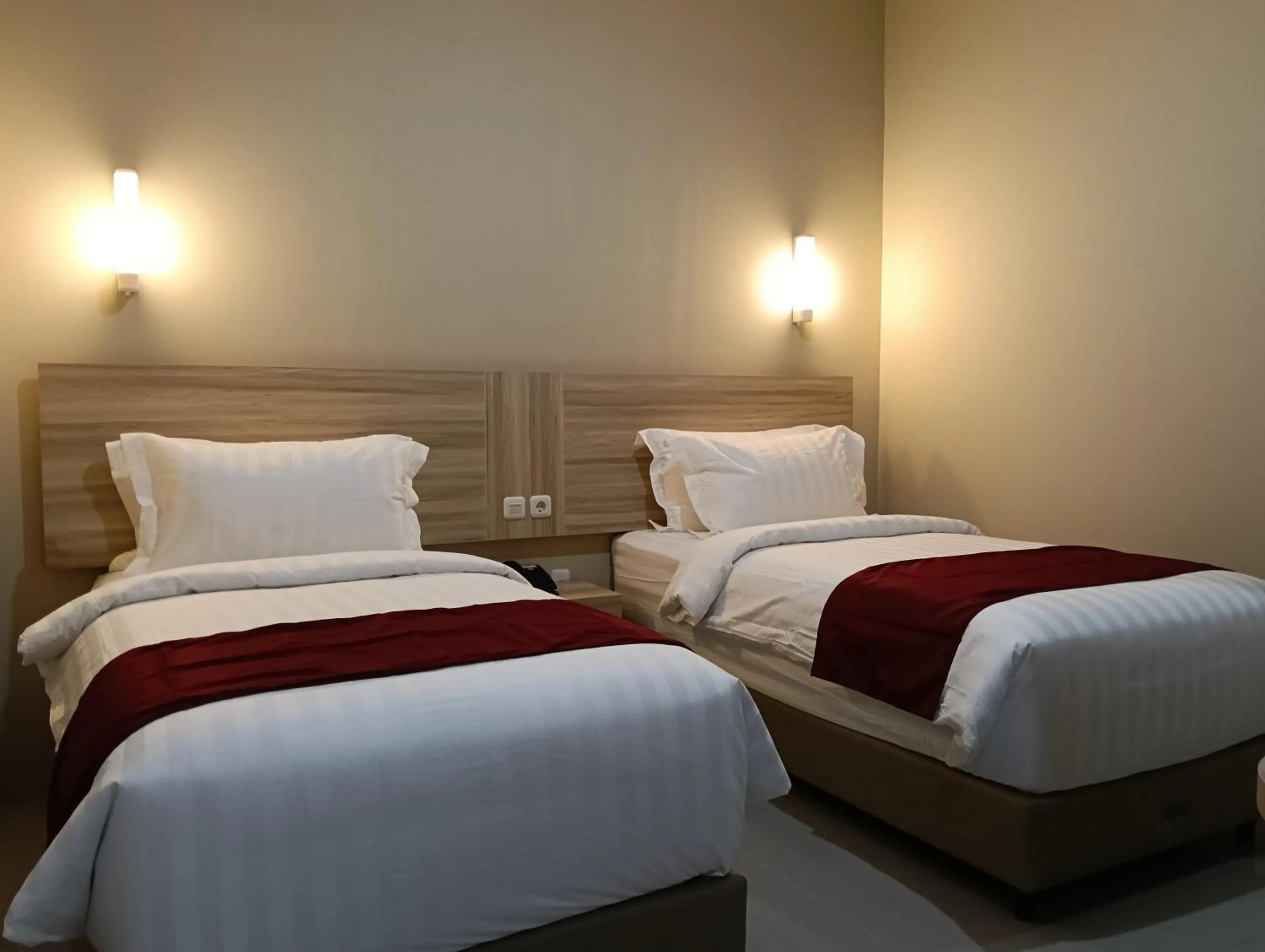 Bedroom, Bed in Sunflower Hotel Syariah near Juanda Airport