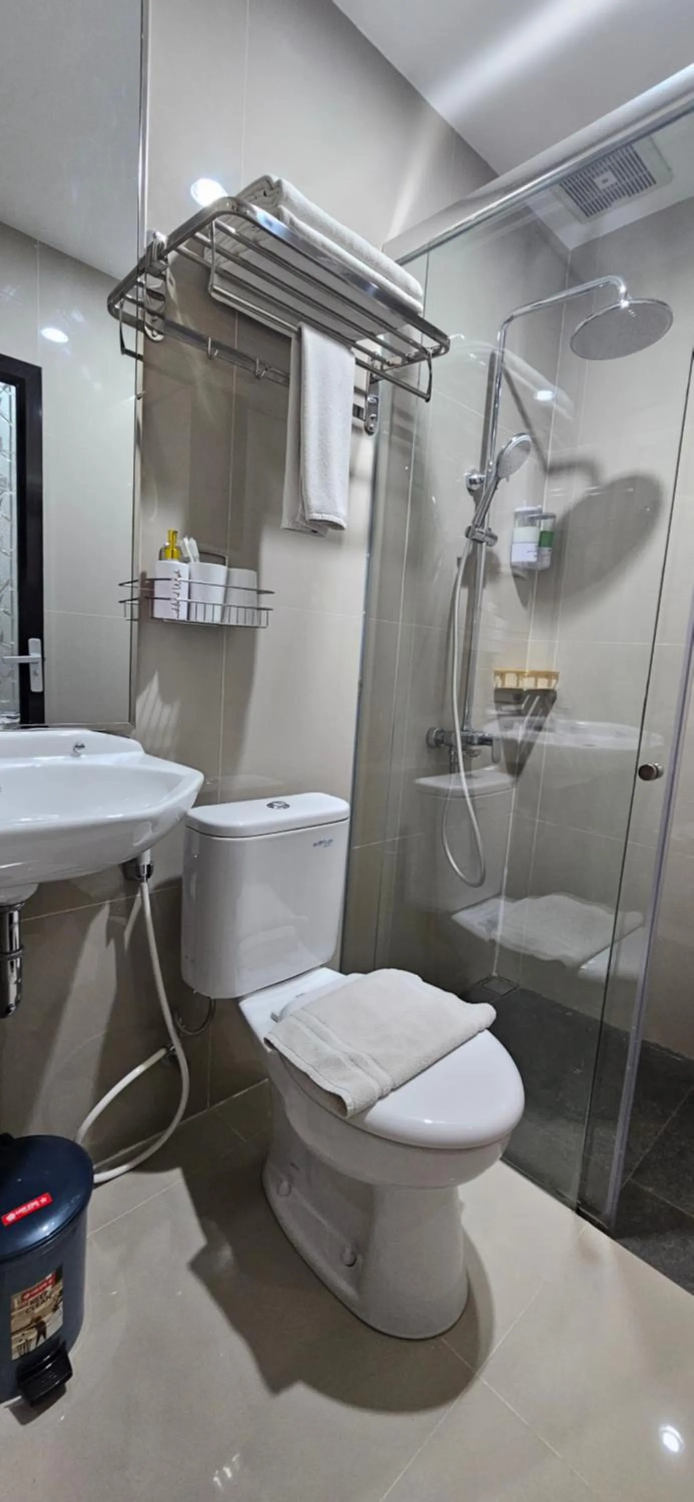 Bathroom in Sunflower Hotel Syariah near Juanda Airport