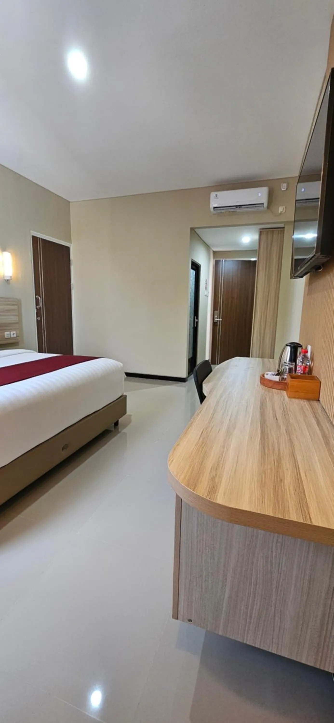 Bed in Sunflower Hotel Syariah near Juanda Airport
