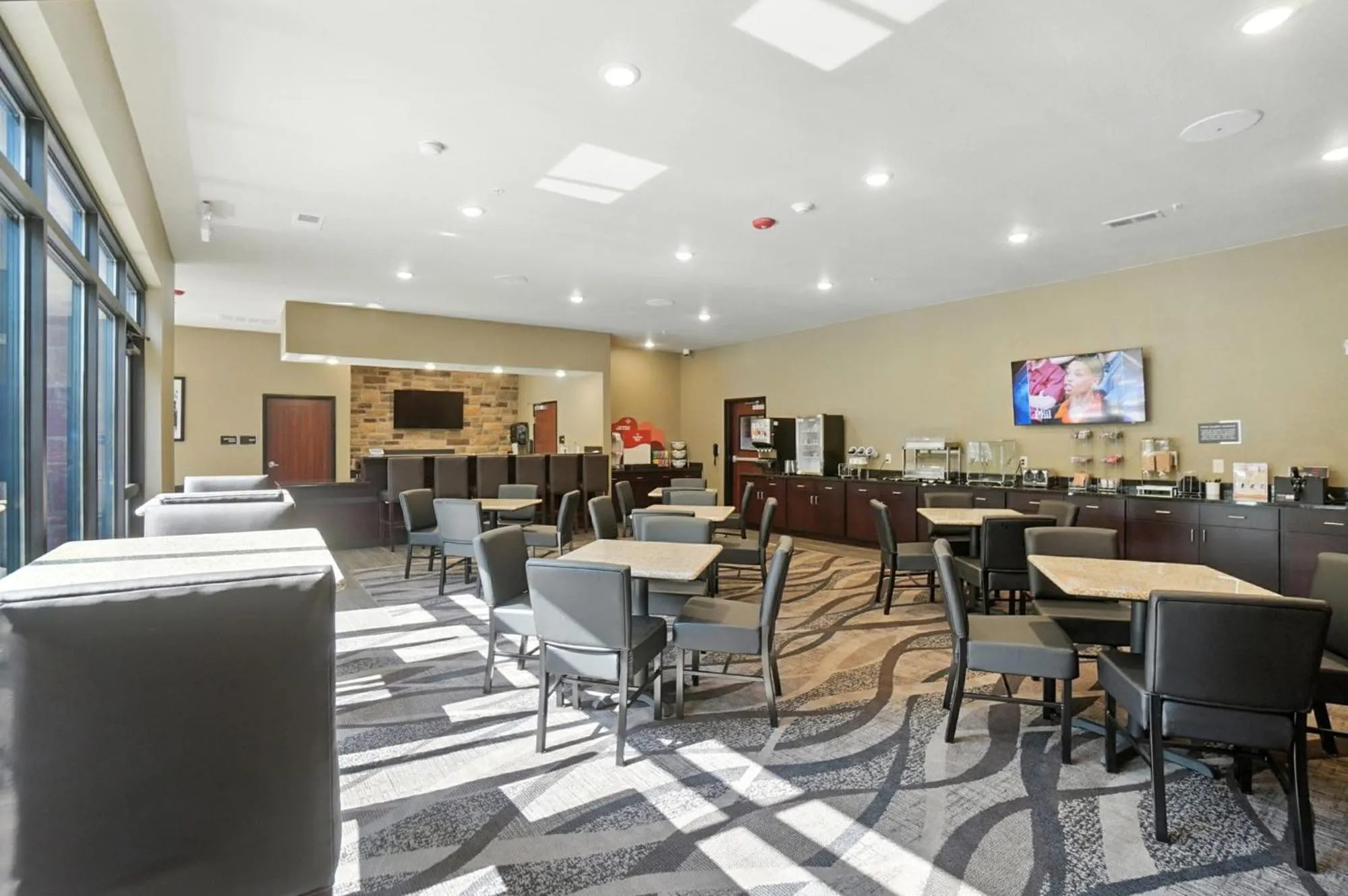 Breakfast in Cobblestone Hotel & Suites - Bellefontaine