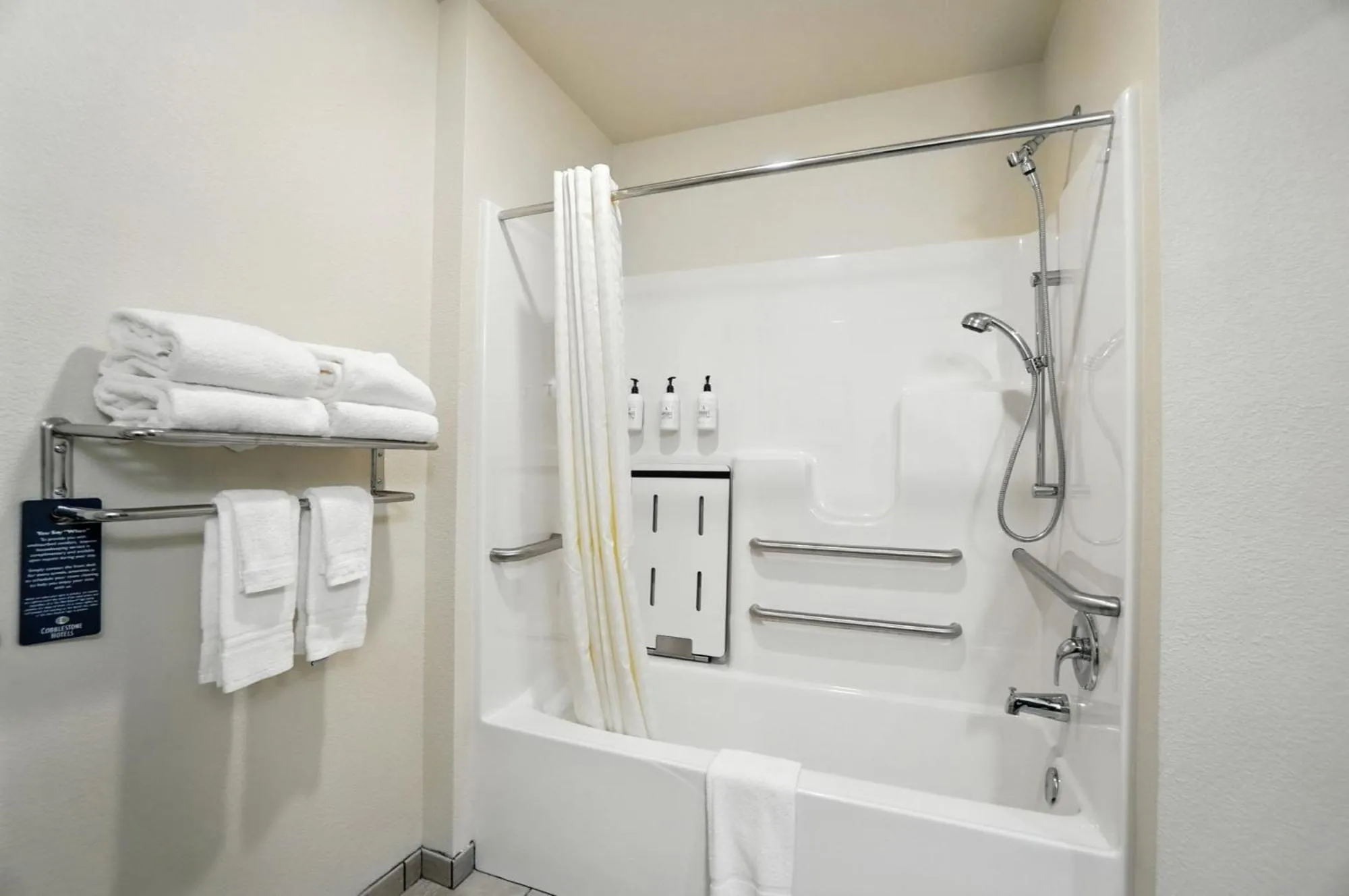 Bathroom in Cobblestone Hotel & Suites - Bellefontaine