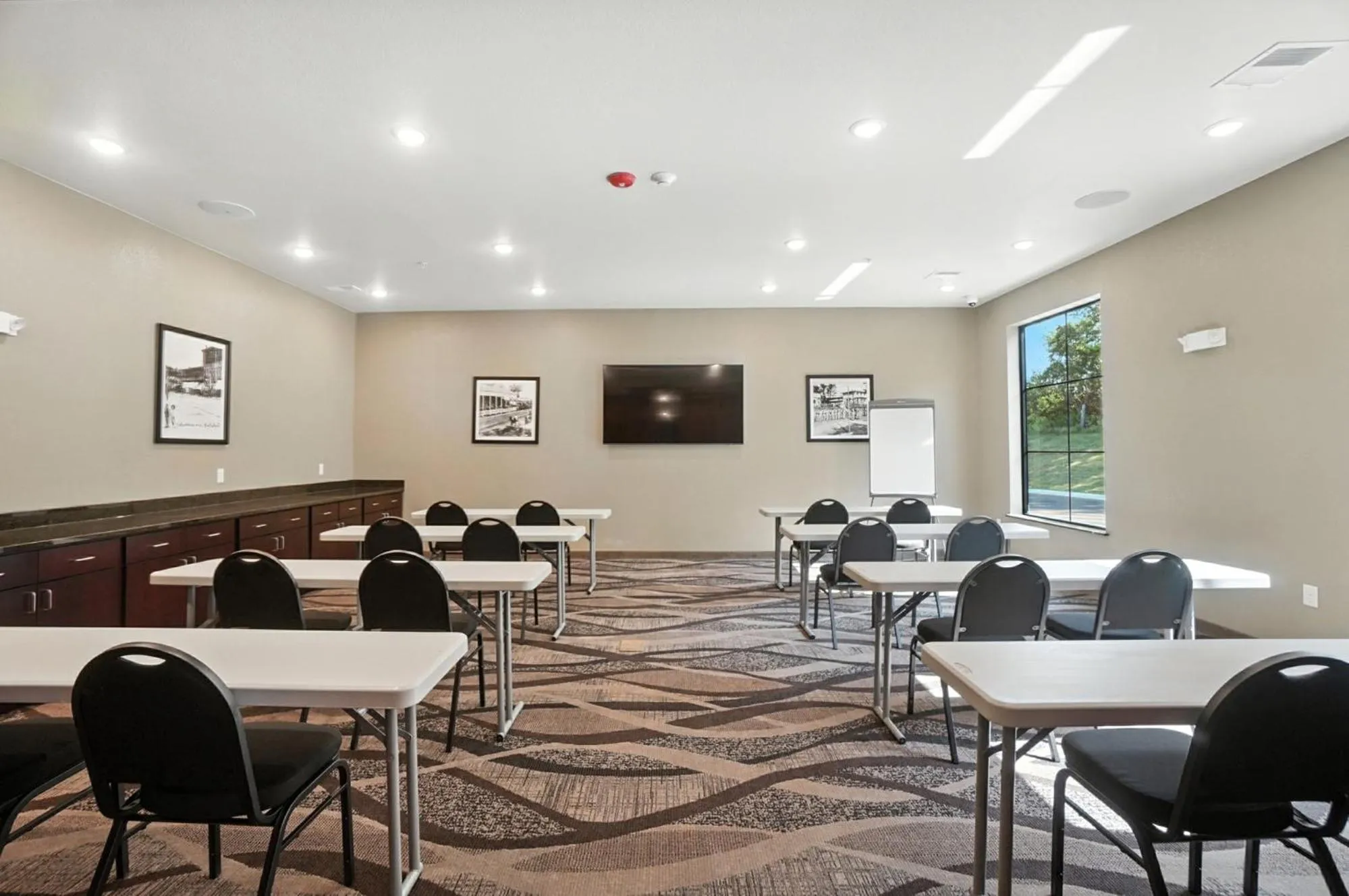 Meeting/conference room in Cobblestone Hotel & Suites - Bellefontaine