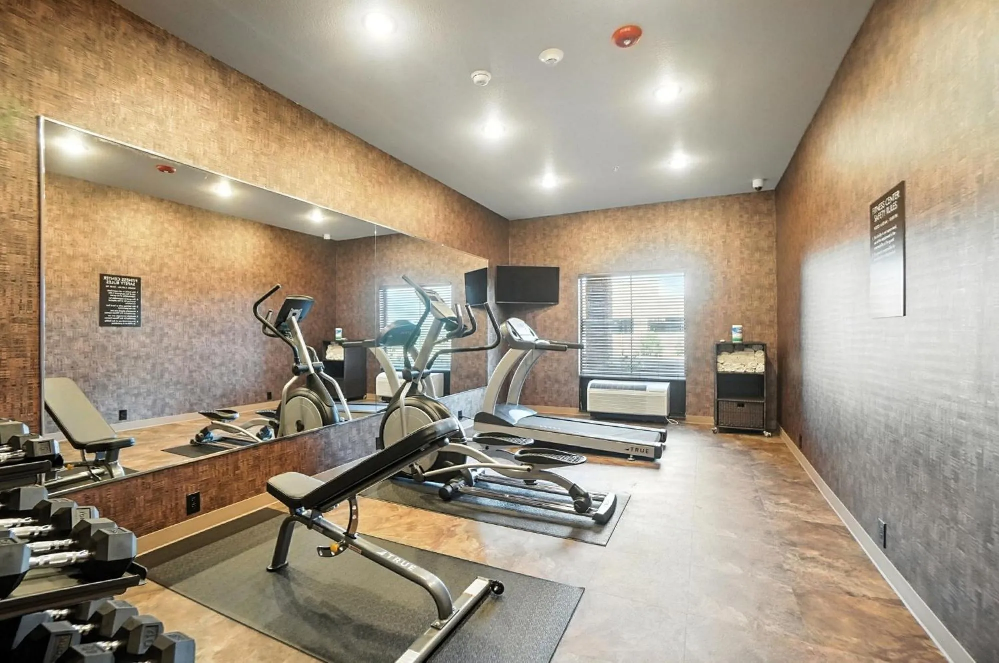 Fitness centre/facilities in Cobblestone Hotel & Suites - Bellefontaine