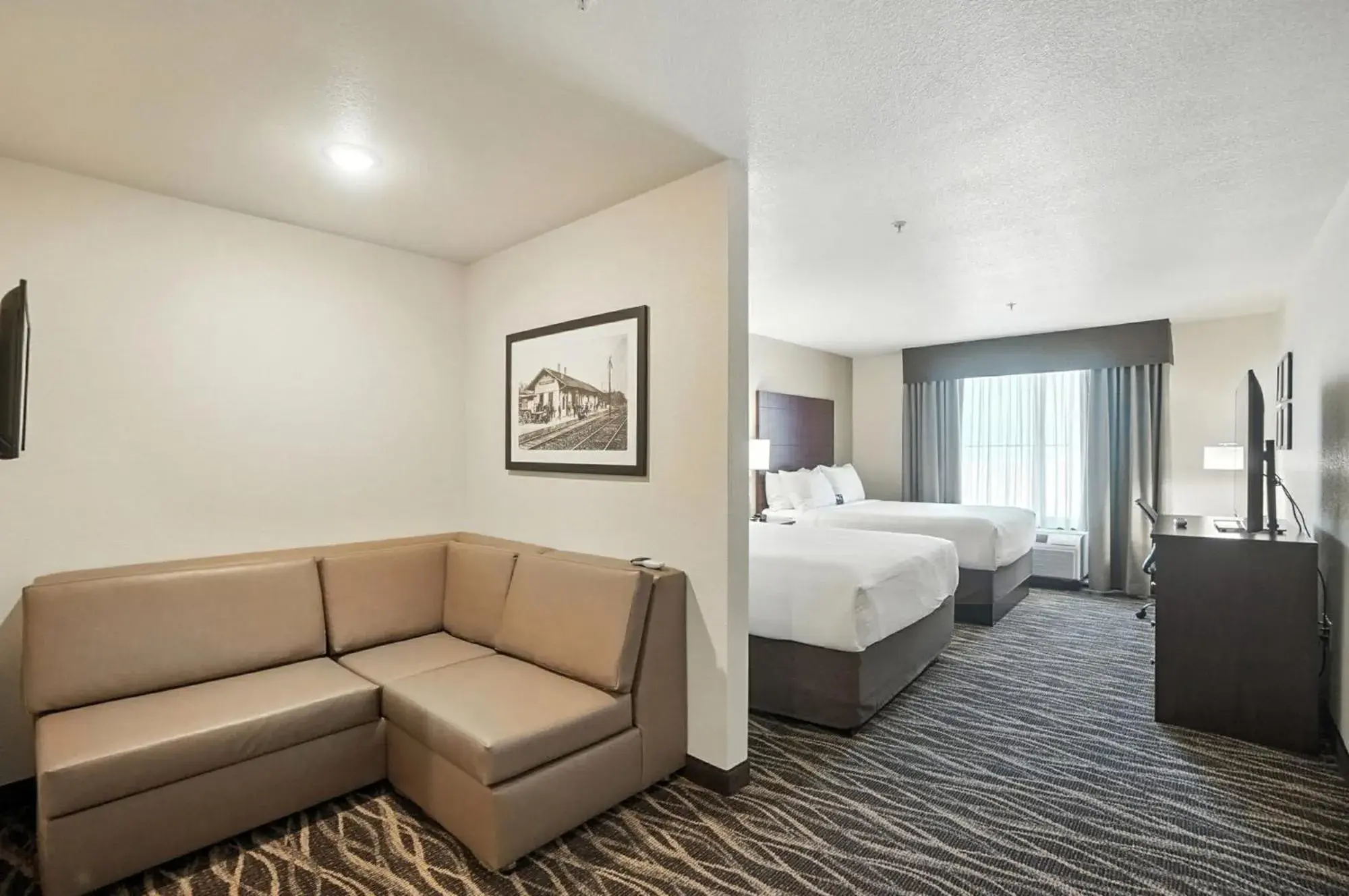 Queen Studio in Cobblestone Hotel & Suites - Bellefontaine Queen Studio in Cobblestone Hotel & Suites - Bellefontaine