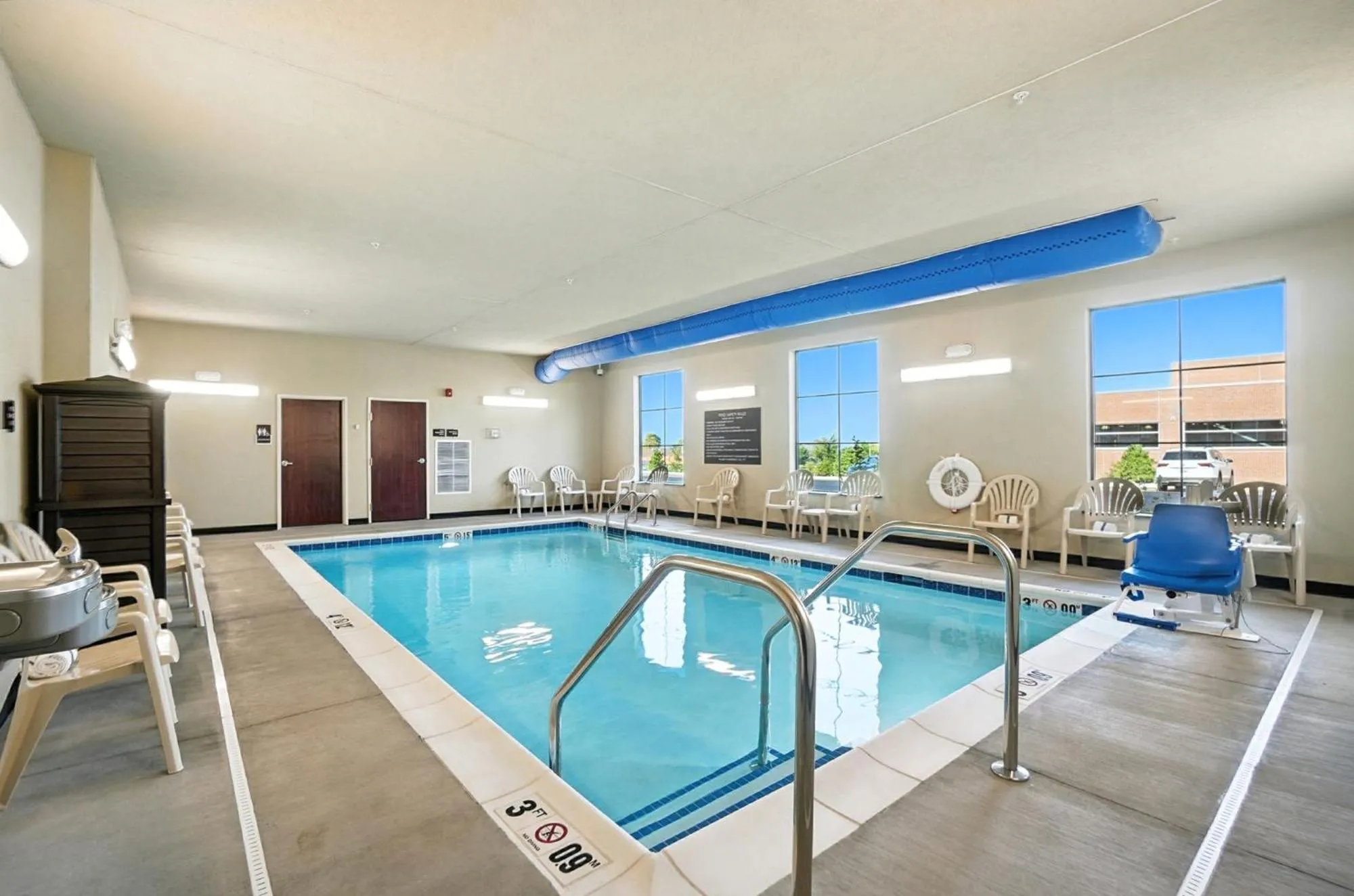 Swimming pool in Cobblestone Hotel & Suites - Bellefontaine