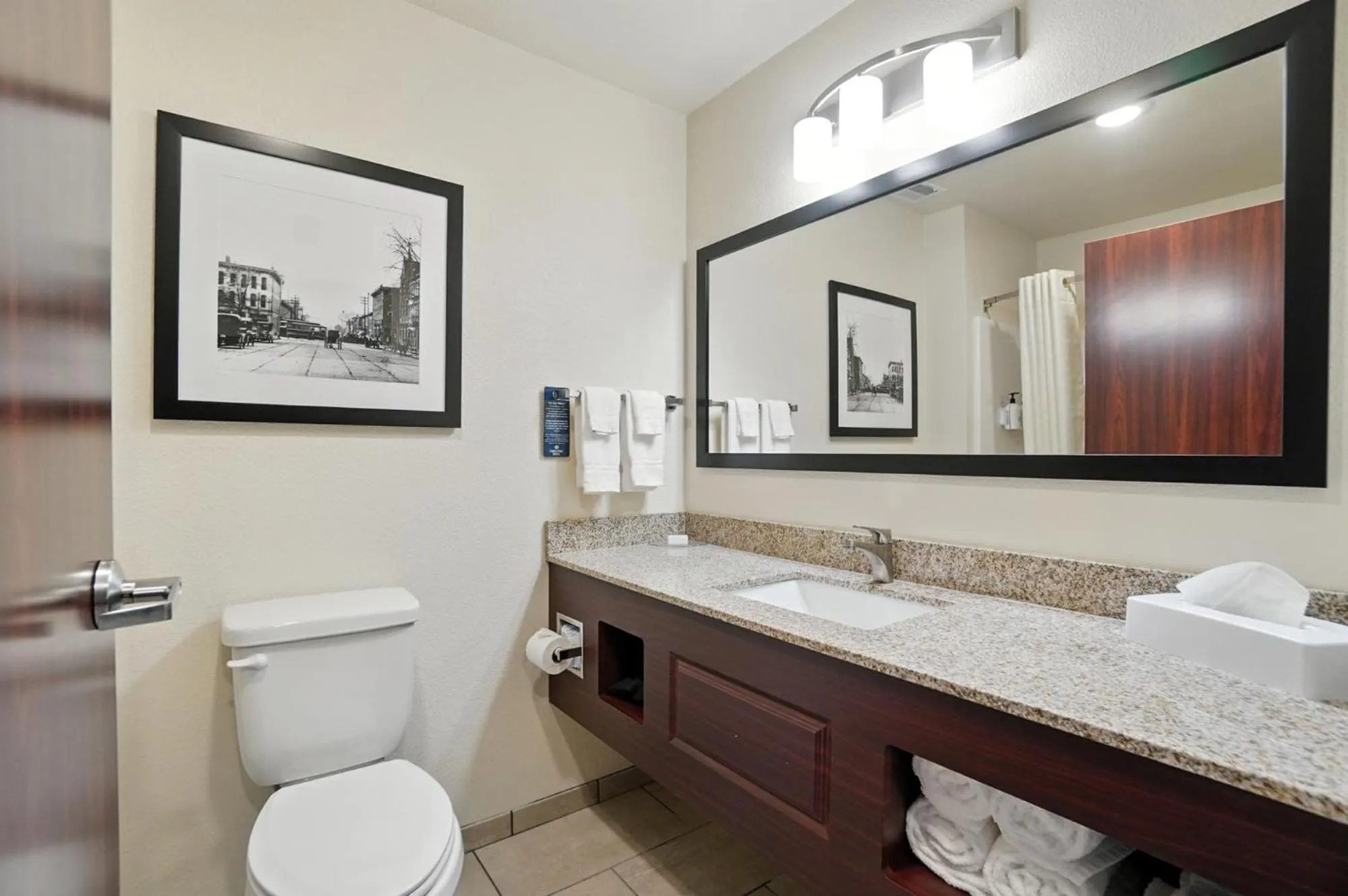 Bathroom in Cobblestone Hotel & Suites - Bellefontaine