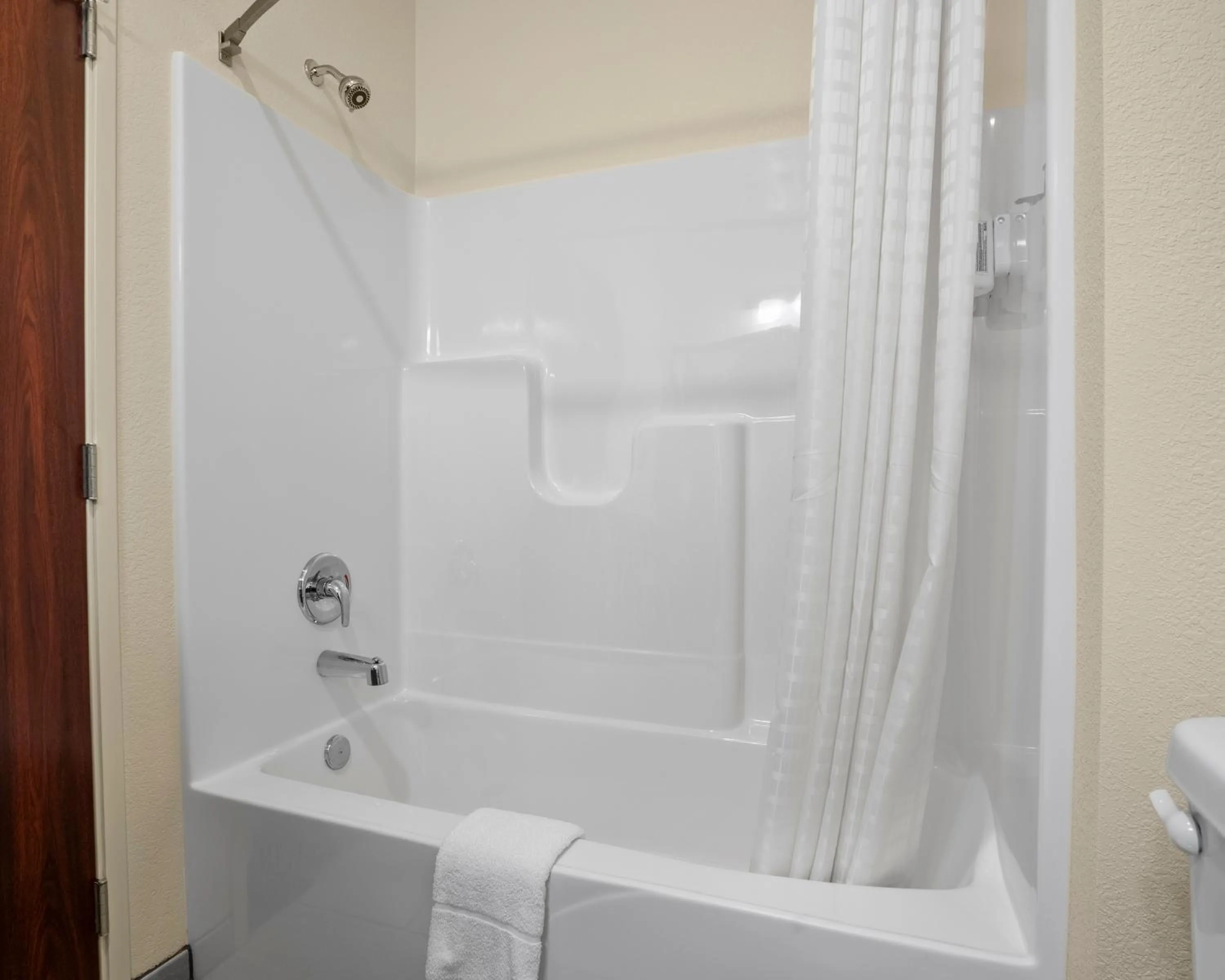 Bathroom in Cobblestone Hotel & Suites - Bellefontaine
