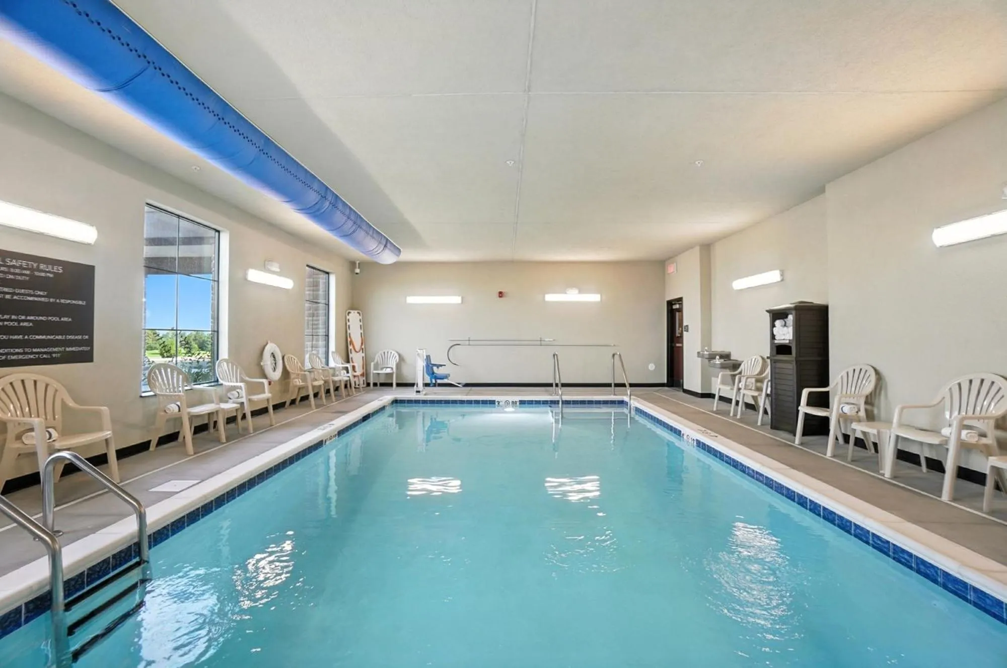 Swimming pool in Cobblestone Hotel & Suites - Bellefontaine
