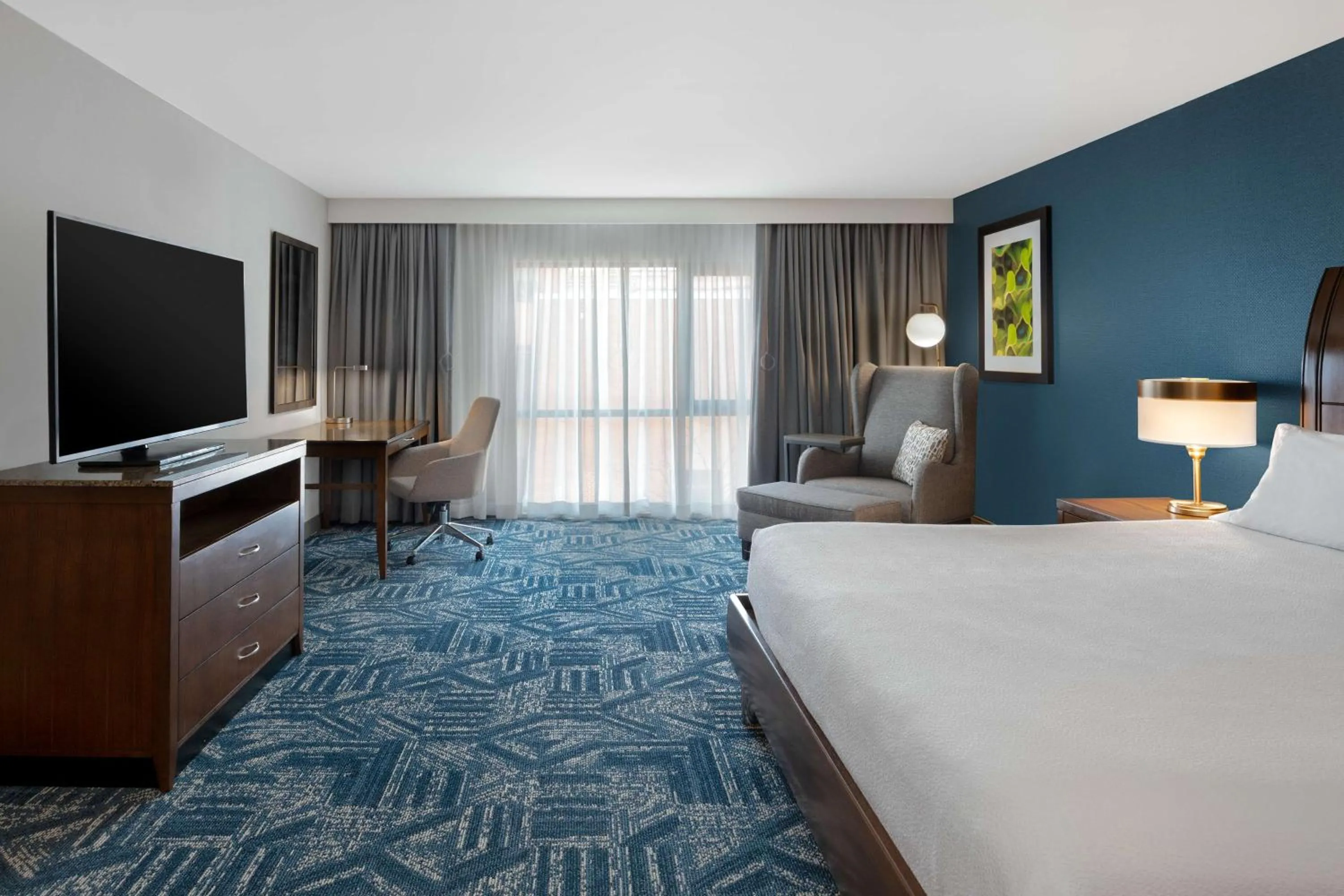 Bed in Hilton Garden Inn Burlington Downtown