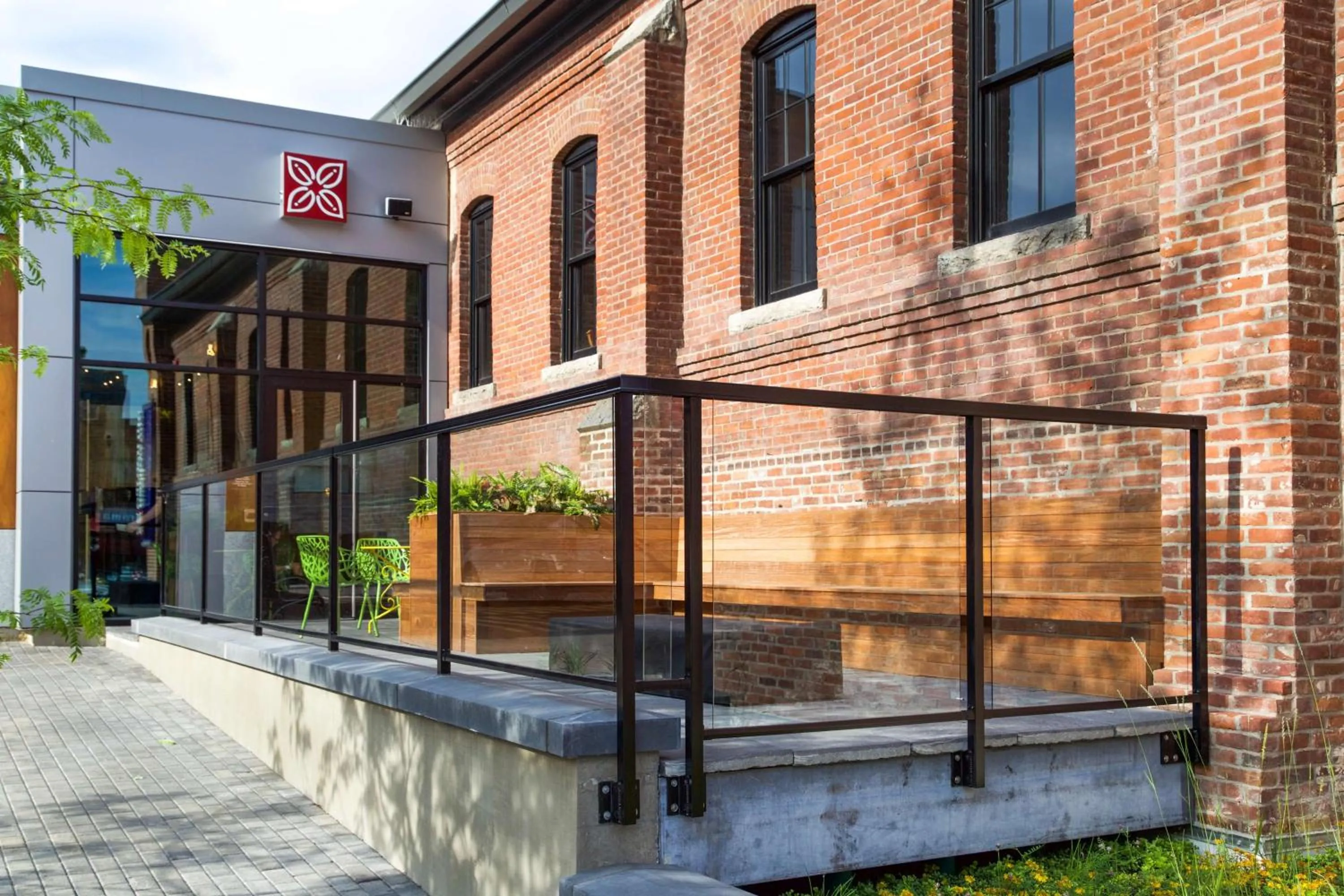 Patio in Hilton Garden Inn Burlington Downtown