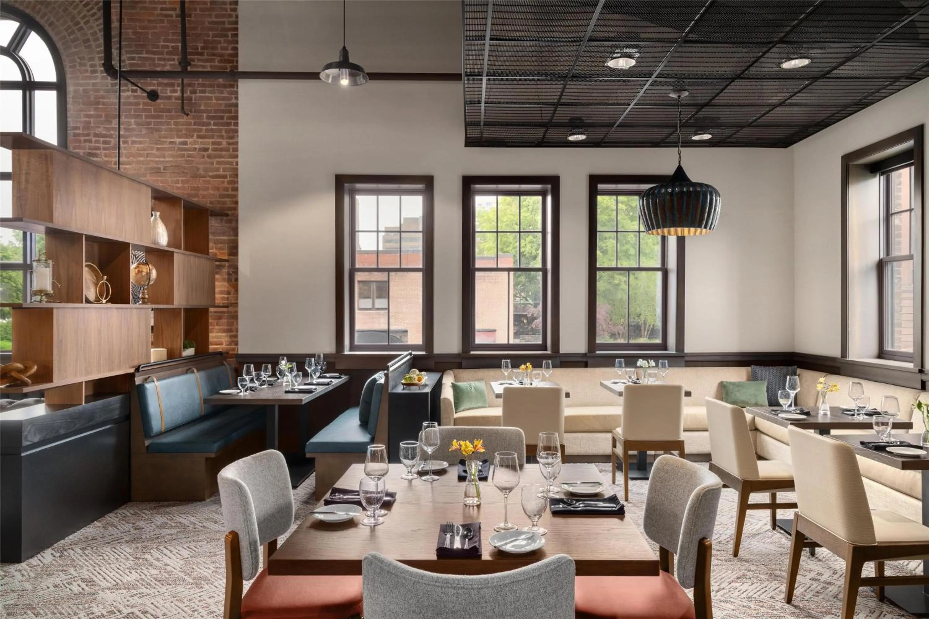 Restaurant/places to eat in Hilton Garden Inn Burlington Downtown