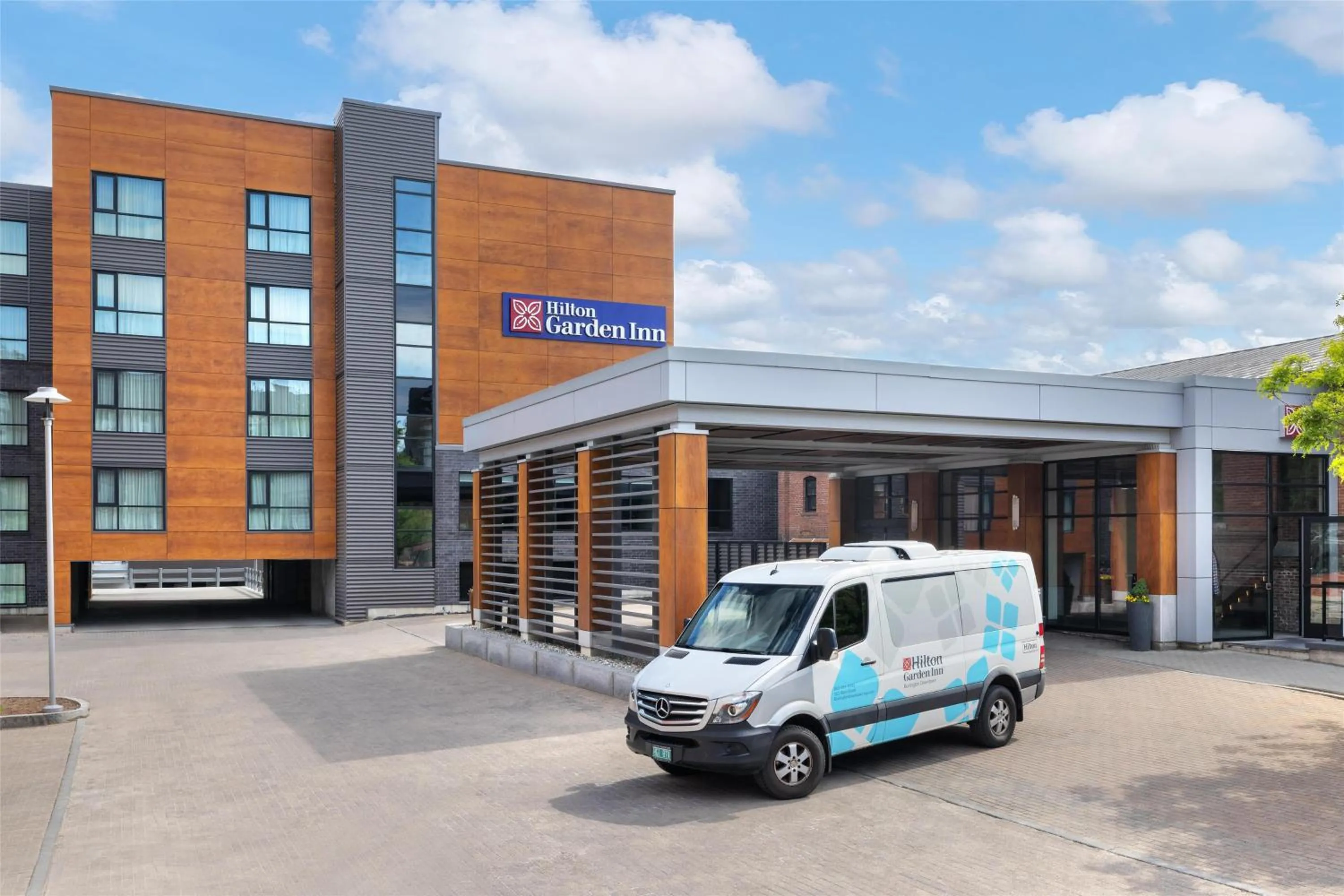 Property building in Hilton Garden Inn Burlington Downtown