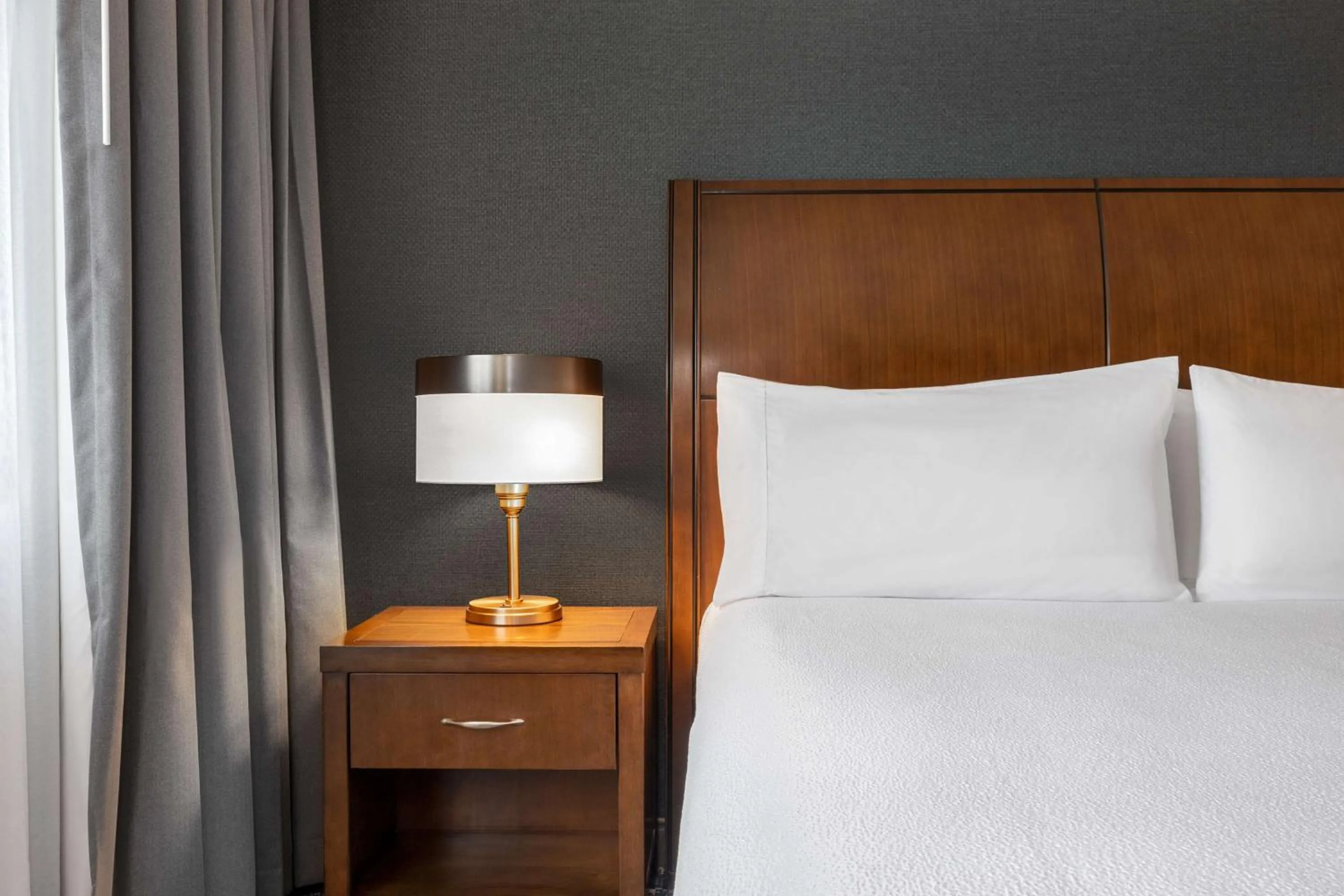 Bed in Hilton Garden Inn Burlington Downtown