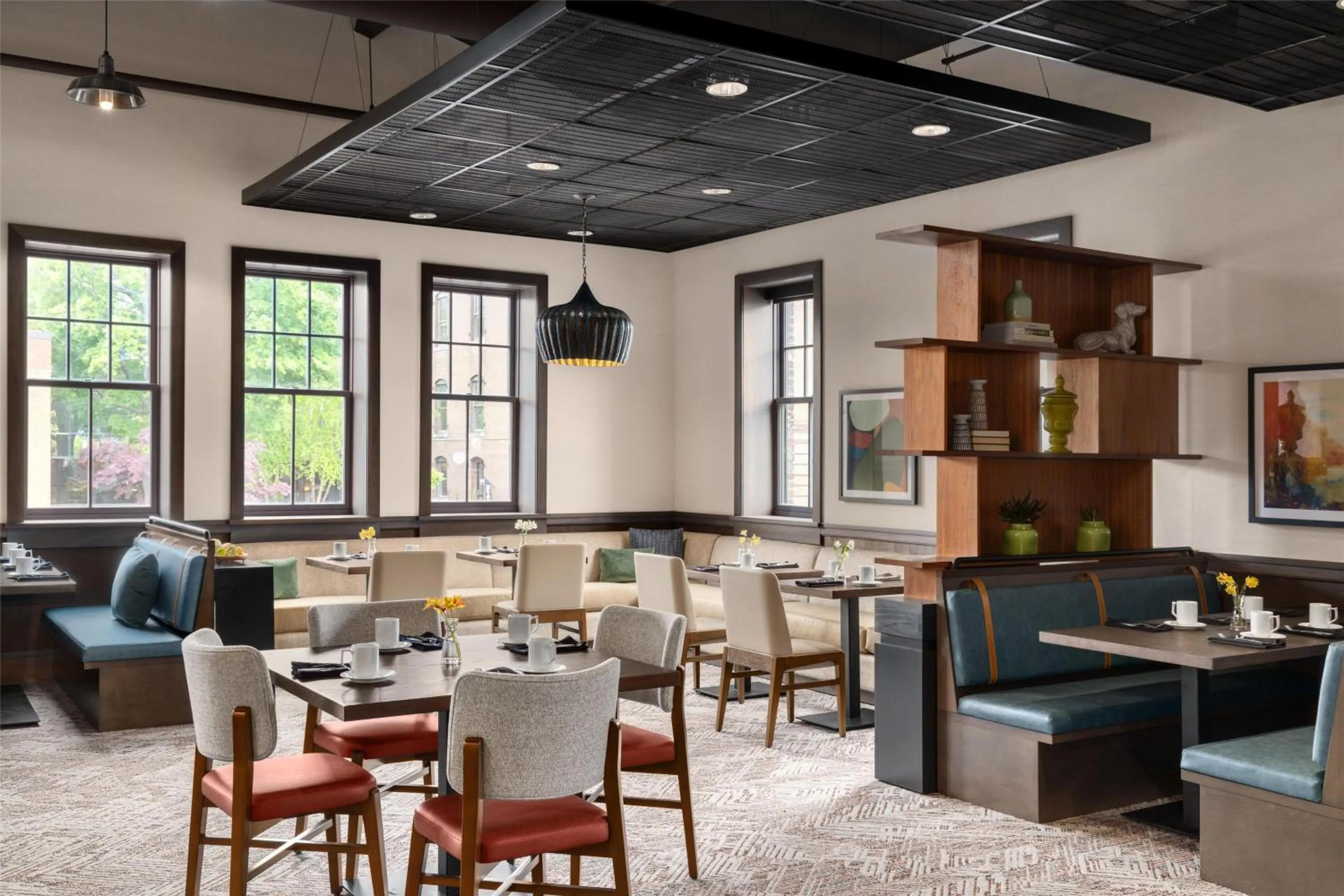 Restaurant/places to eat in Hilton Garden Inn Burlington Downtown