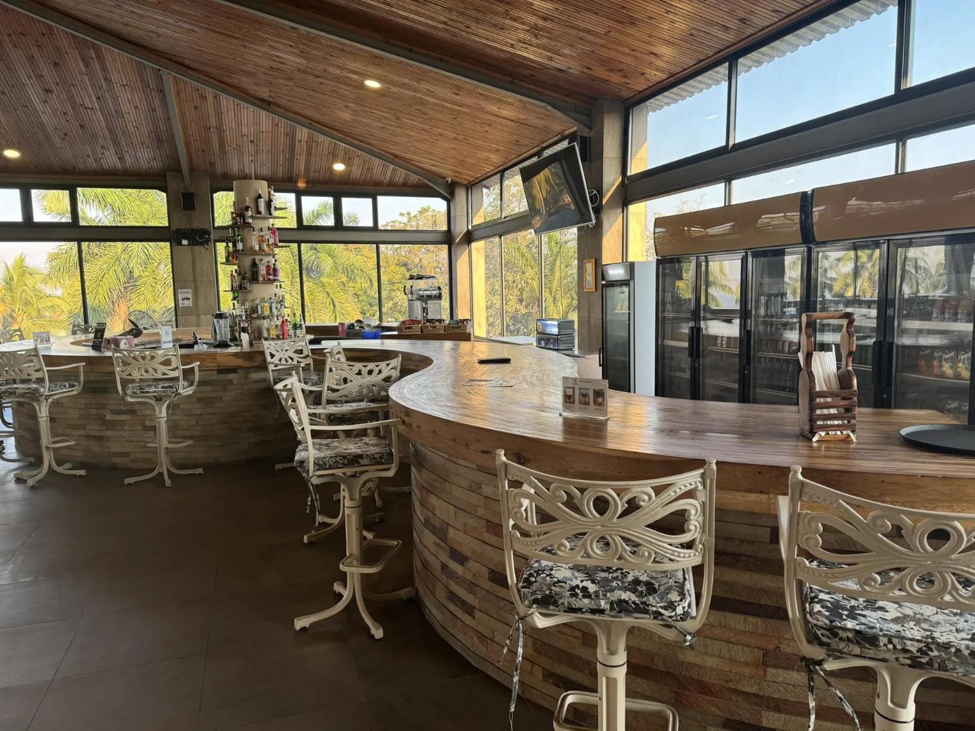 Restaurant/places to eat in Lake Safari Lodge