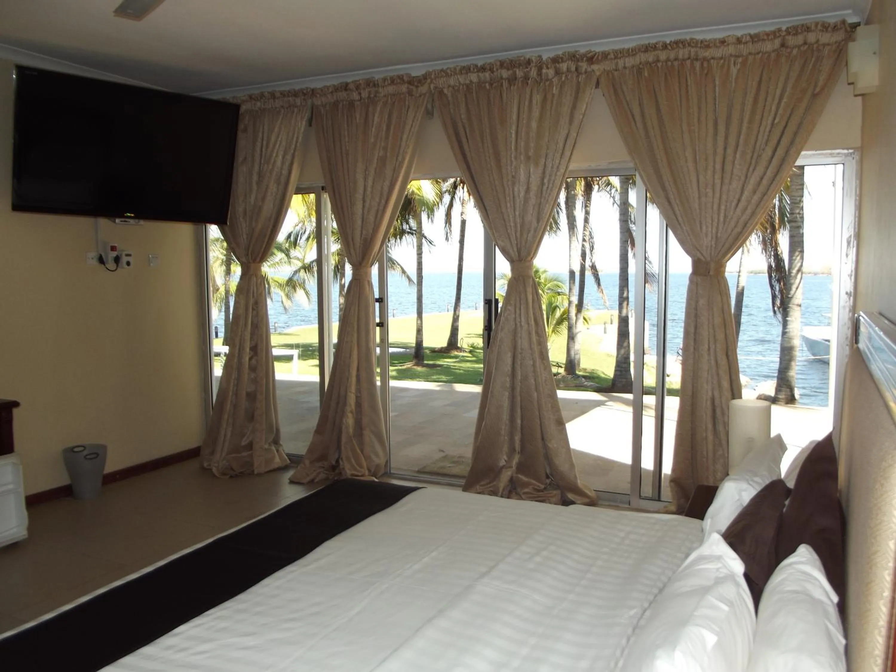 Photo of the whole room, Bed in Lake Safari Lodge