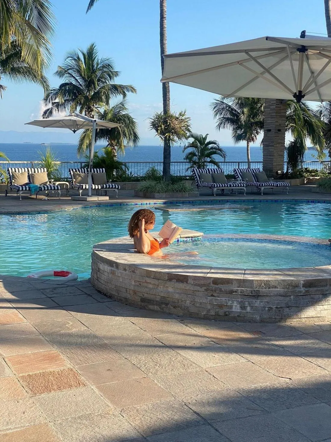 Swimming pool in Lake Safari Lodge
