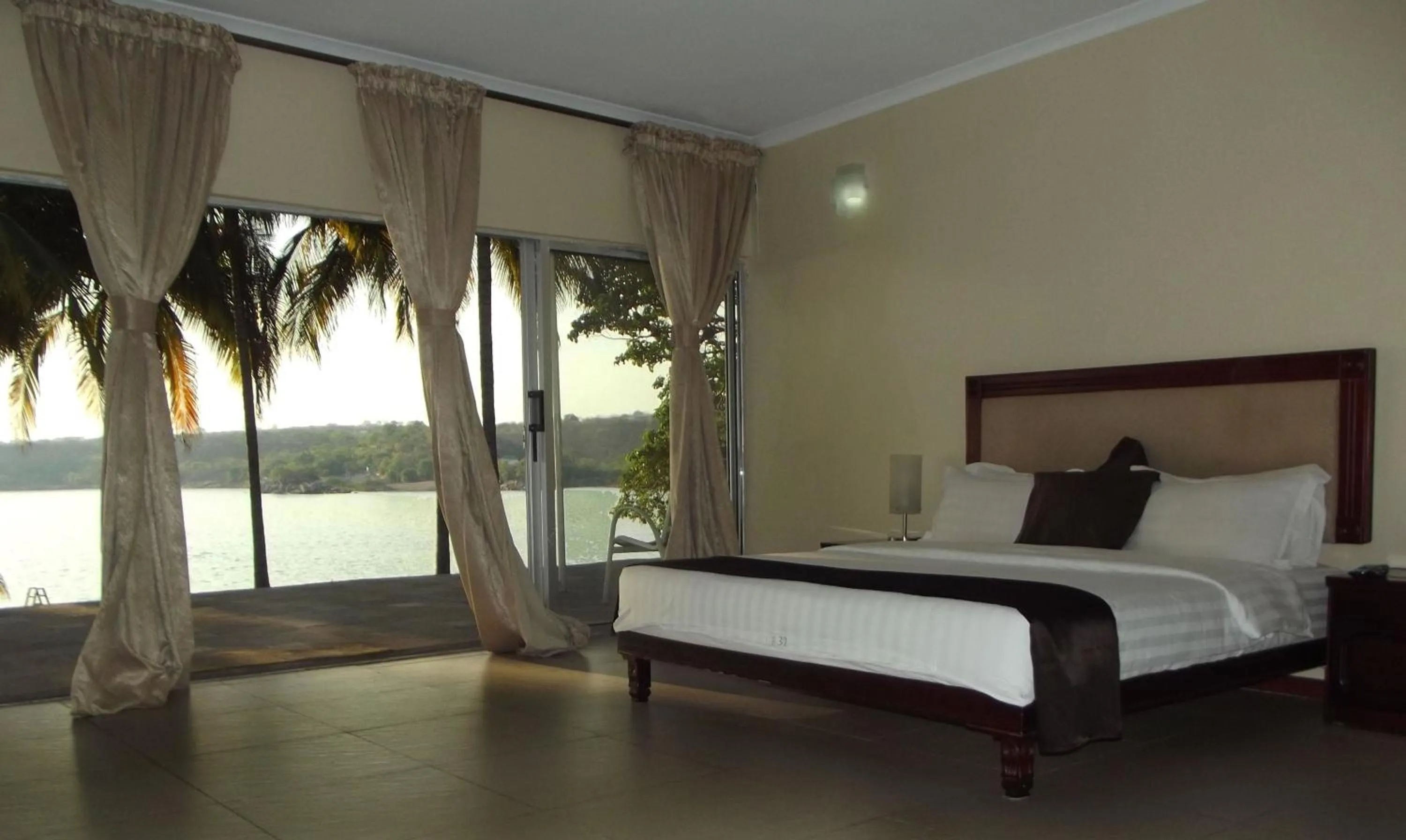 Bedroom, Bed in Lake Safari Lodge