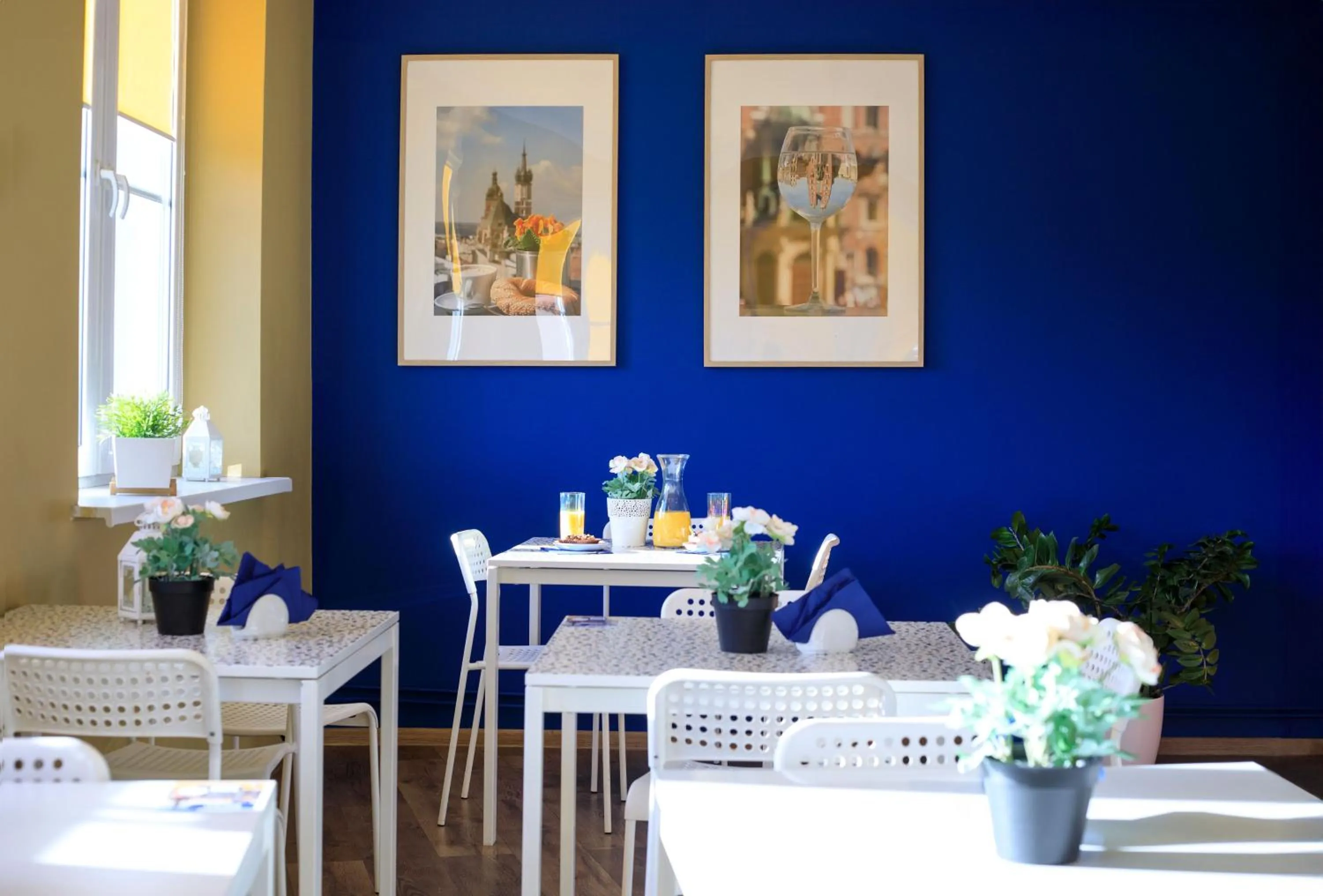 Restaurant/places to eat in Freedom Hostel