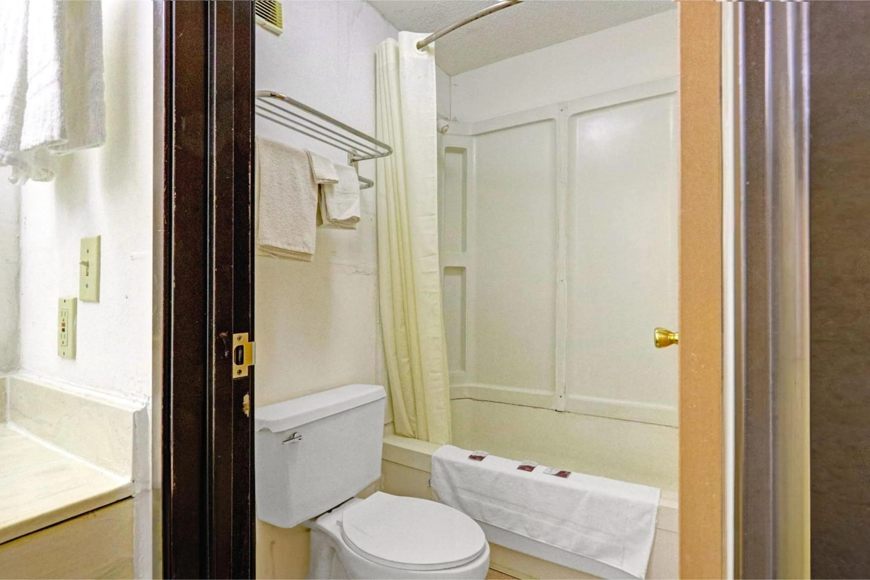 Bathroom in Brookville Inn By OYO Near Dayton International Airport