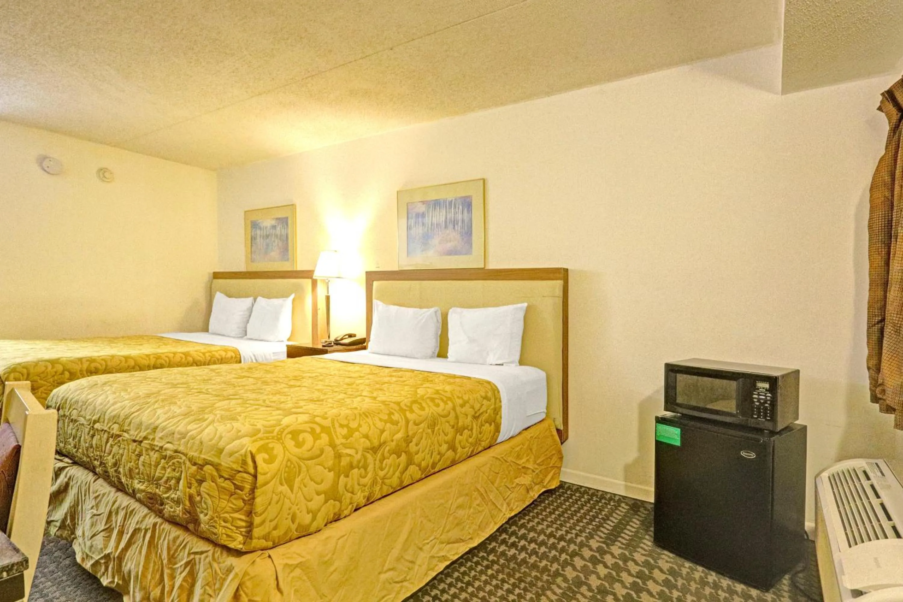 Bedroom, Bed in Brookville Inn By OYO Near Dayton International Airport
