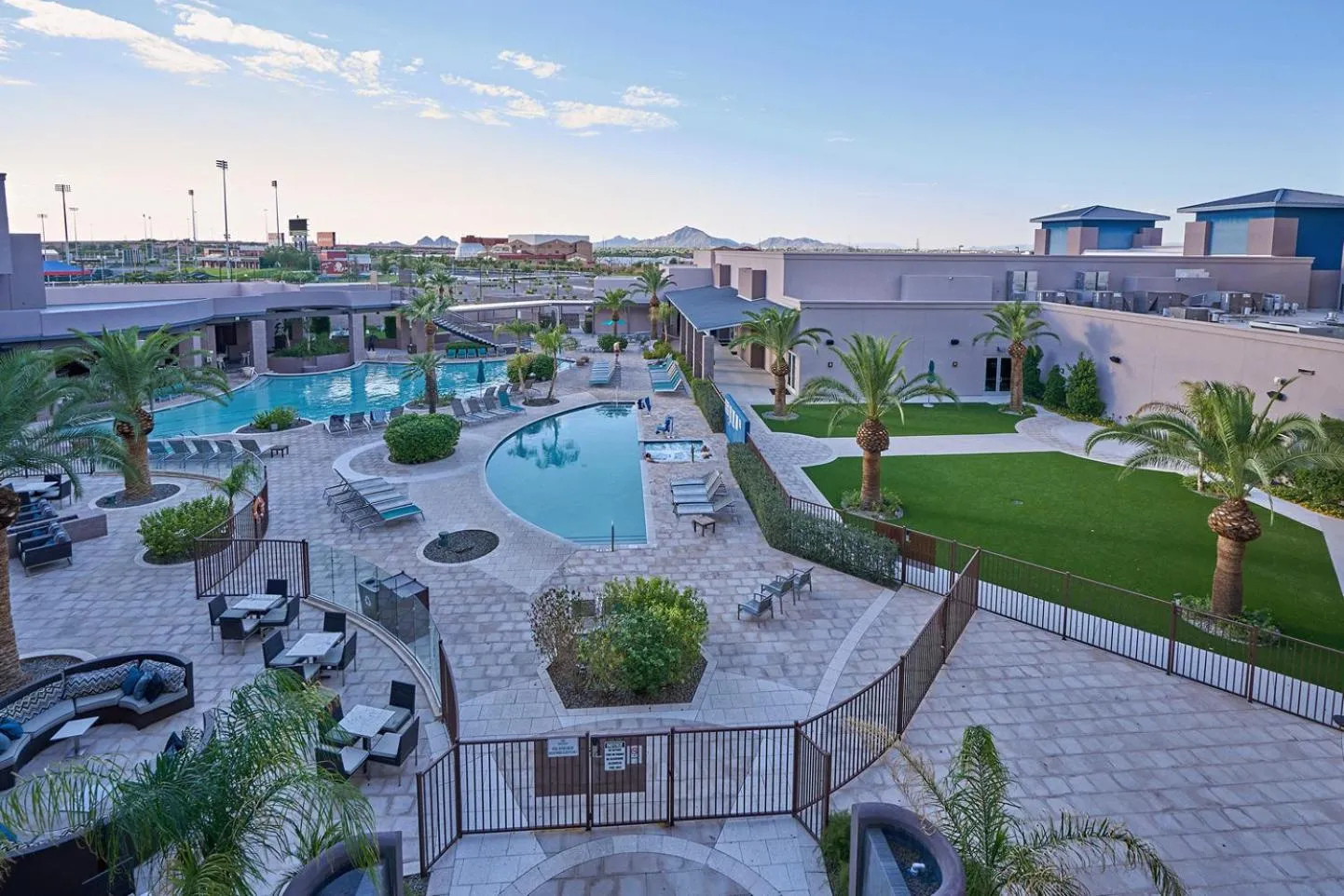 Swimming pool in Sheraton Mesa Hotel at Wrigleyville West