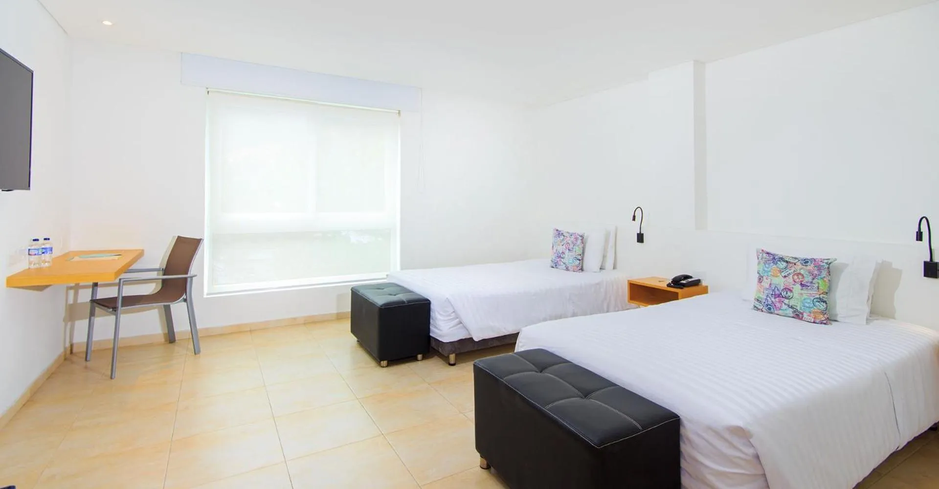 Photo of the whole room, Bed in Del Mar Hotel