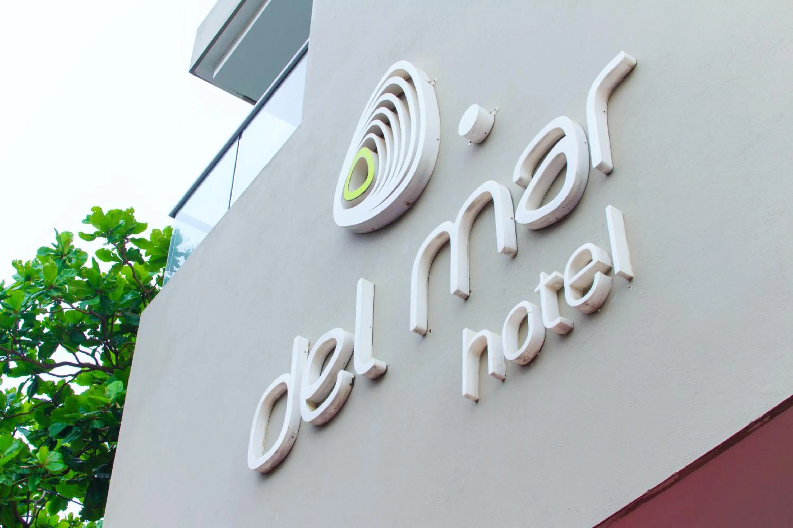 Facade/entrance in Del Mar Hotel