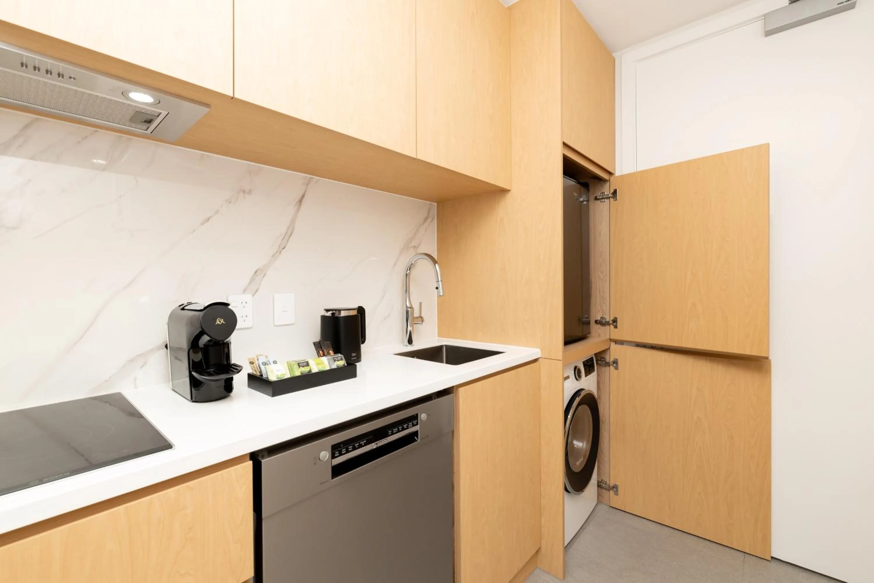 Coffee/tea facilities in Maxim Hotel - Auckland