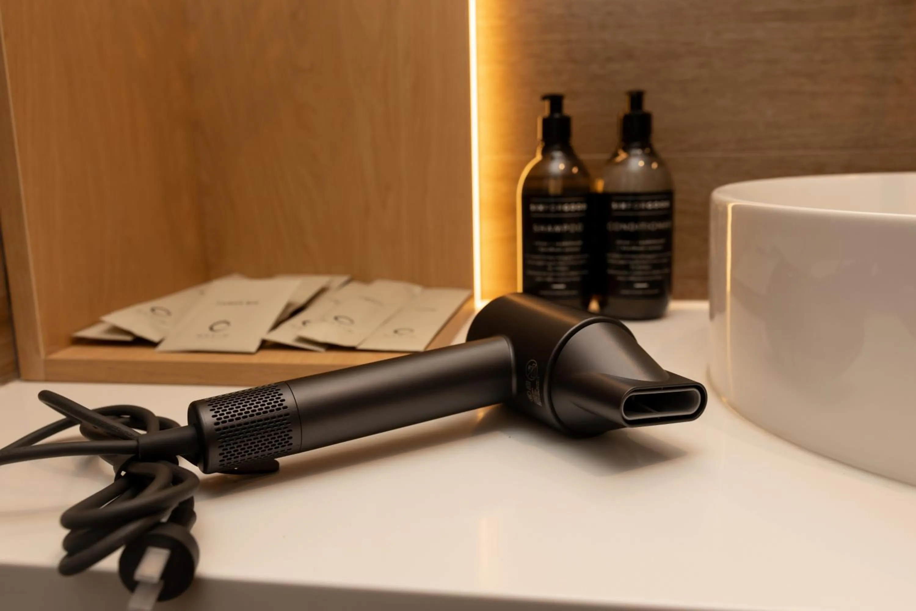 hair dryier in Maxim Hotel - Auckland