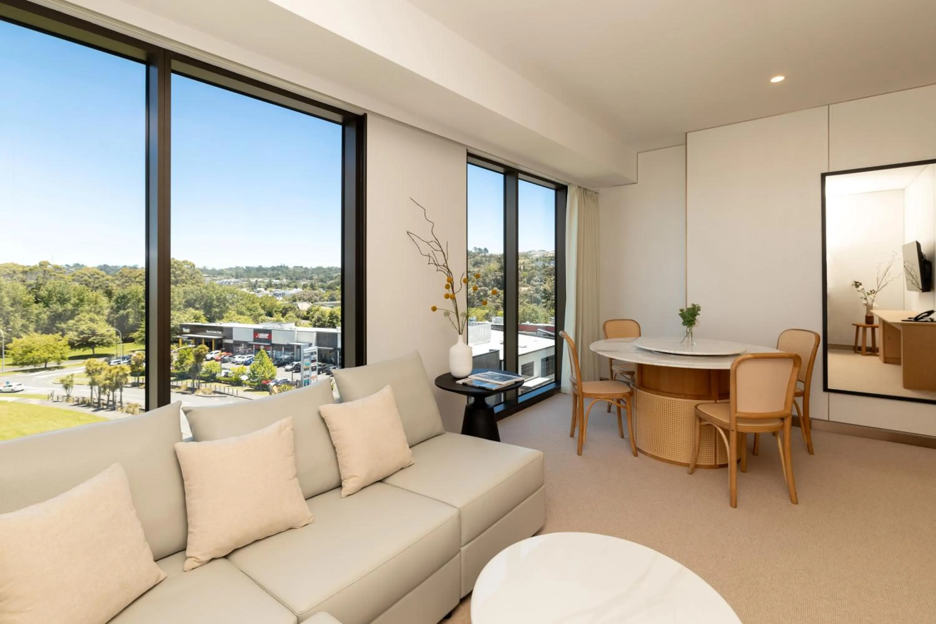 Living room in Maxim Hotel - Auckland