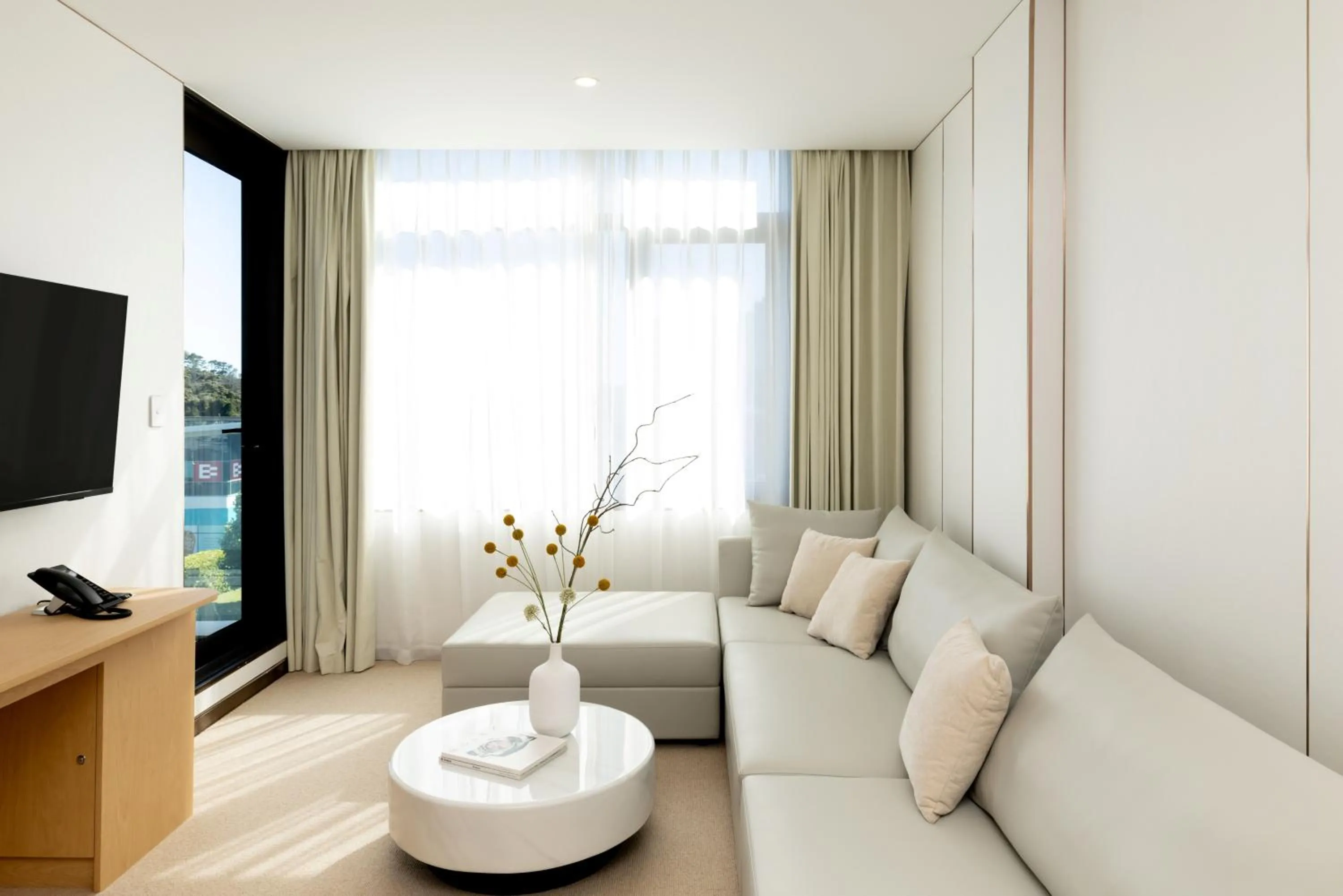 Communal lounge/ TV room in Maxim Hotel - Auckland