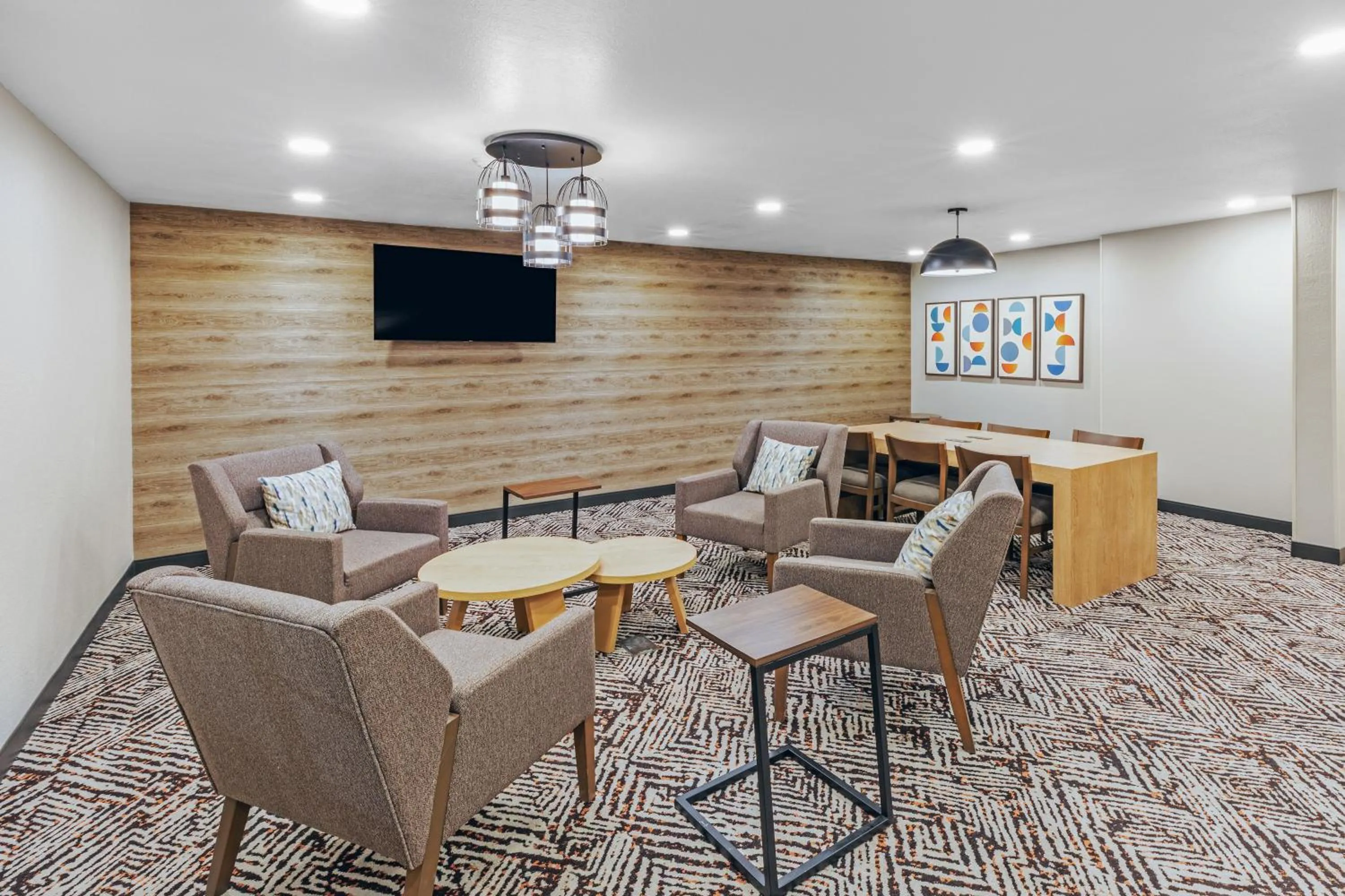 Communal lounge/ TV room in Candlewood Suites - Topeka West by IHG