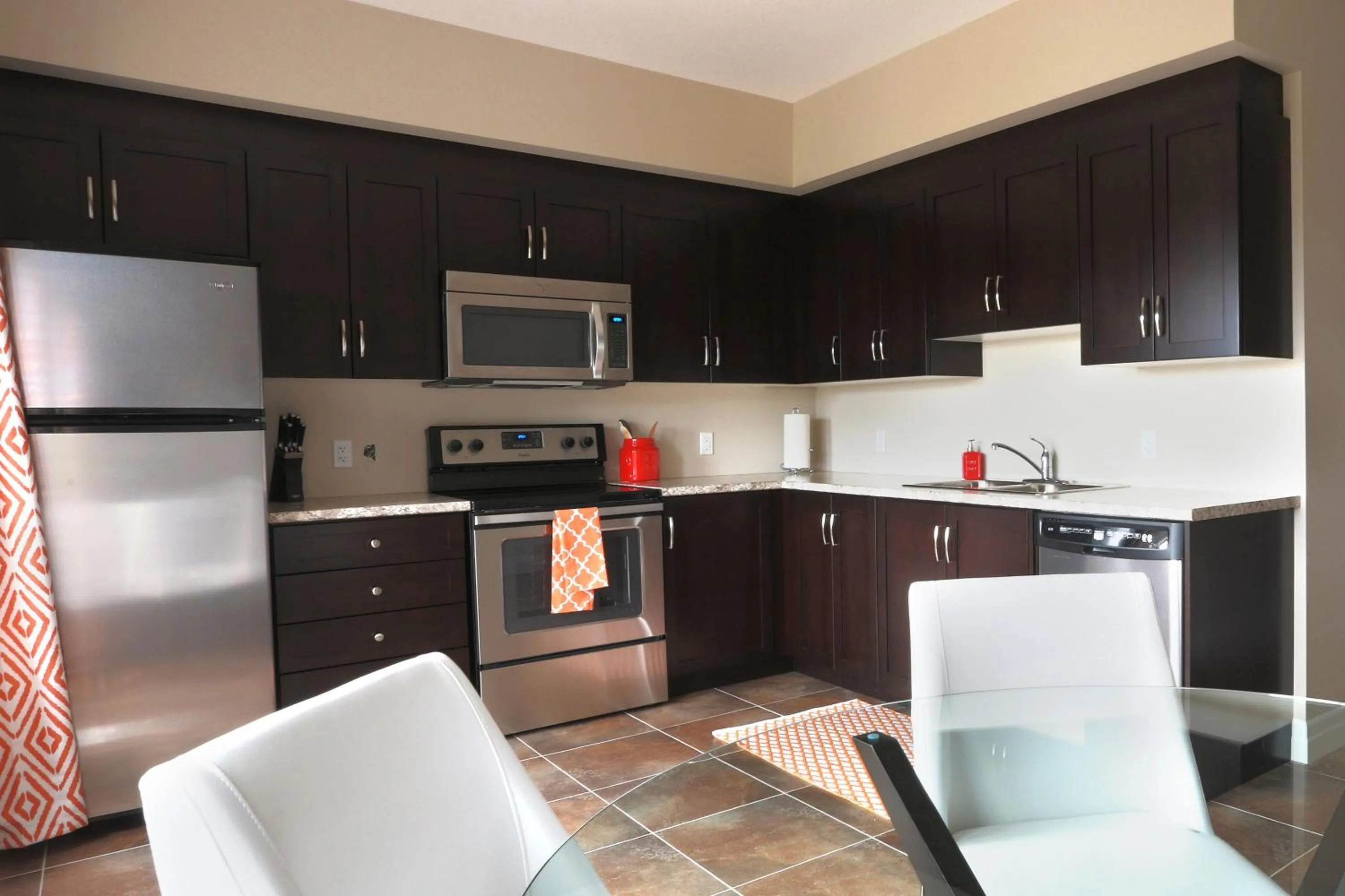 Kitchen or kitchenette in Boardwalk Homes - Executive Townhomes
